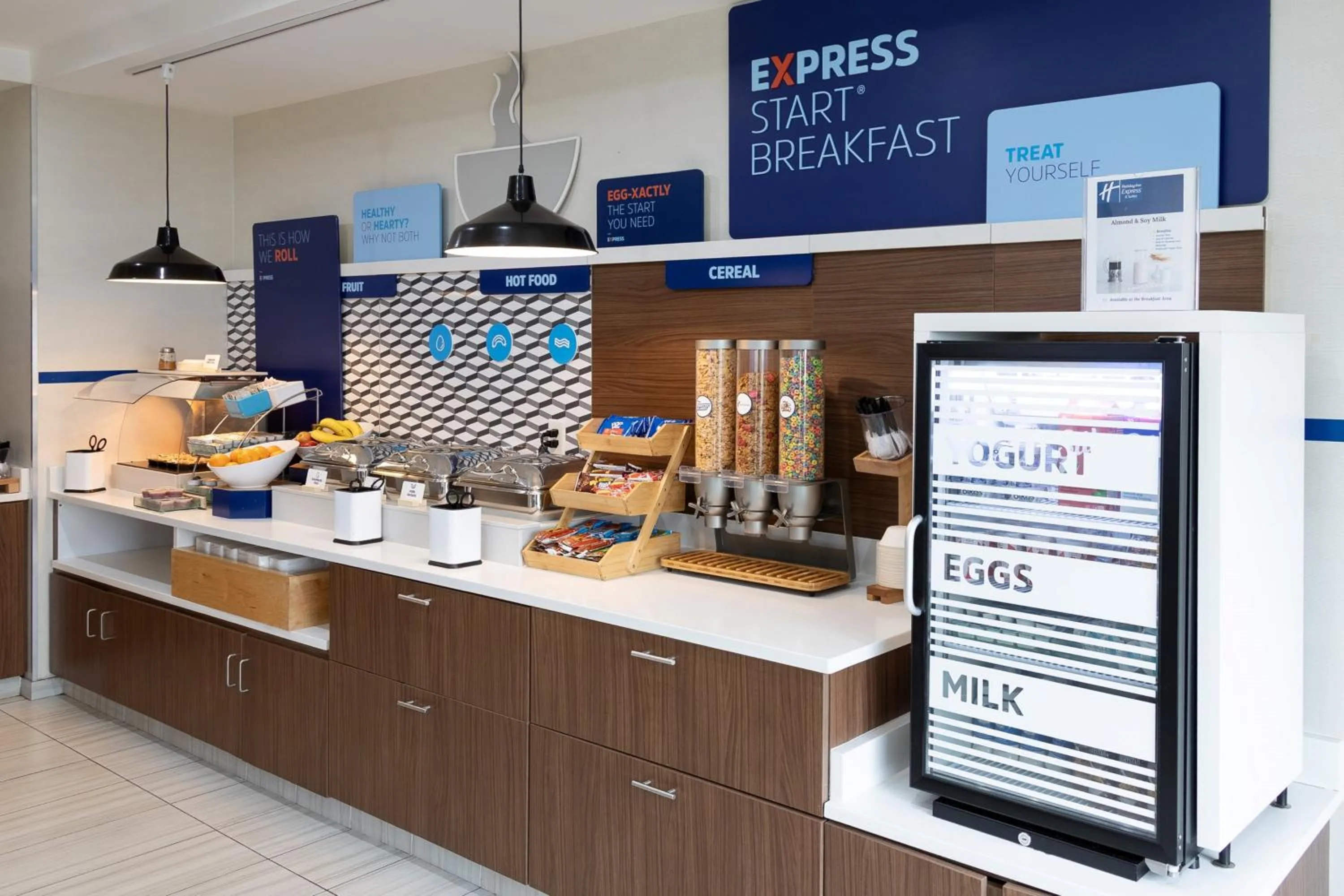 Breakfast in Holiday Inn Express & Suites Chicago West - St Charles by IHG