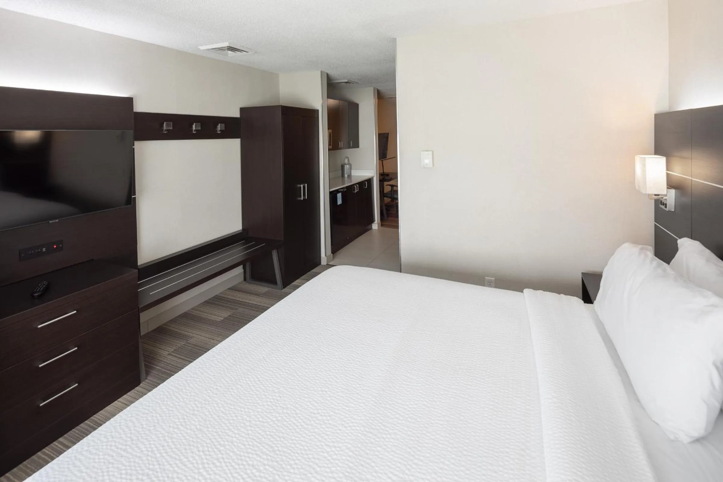 Bed in Holiday Inn Express & Suites Chicago West - St Charles by IHG