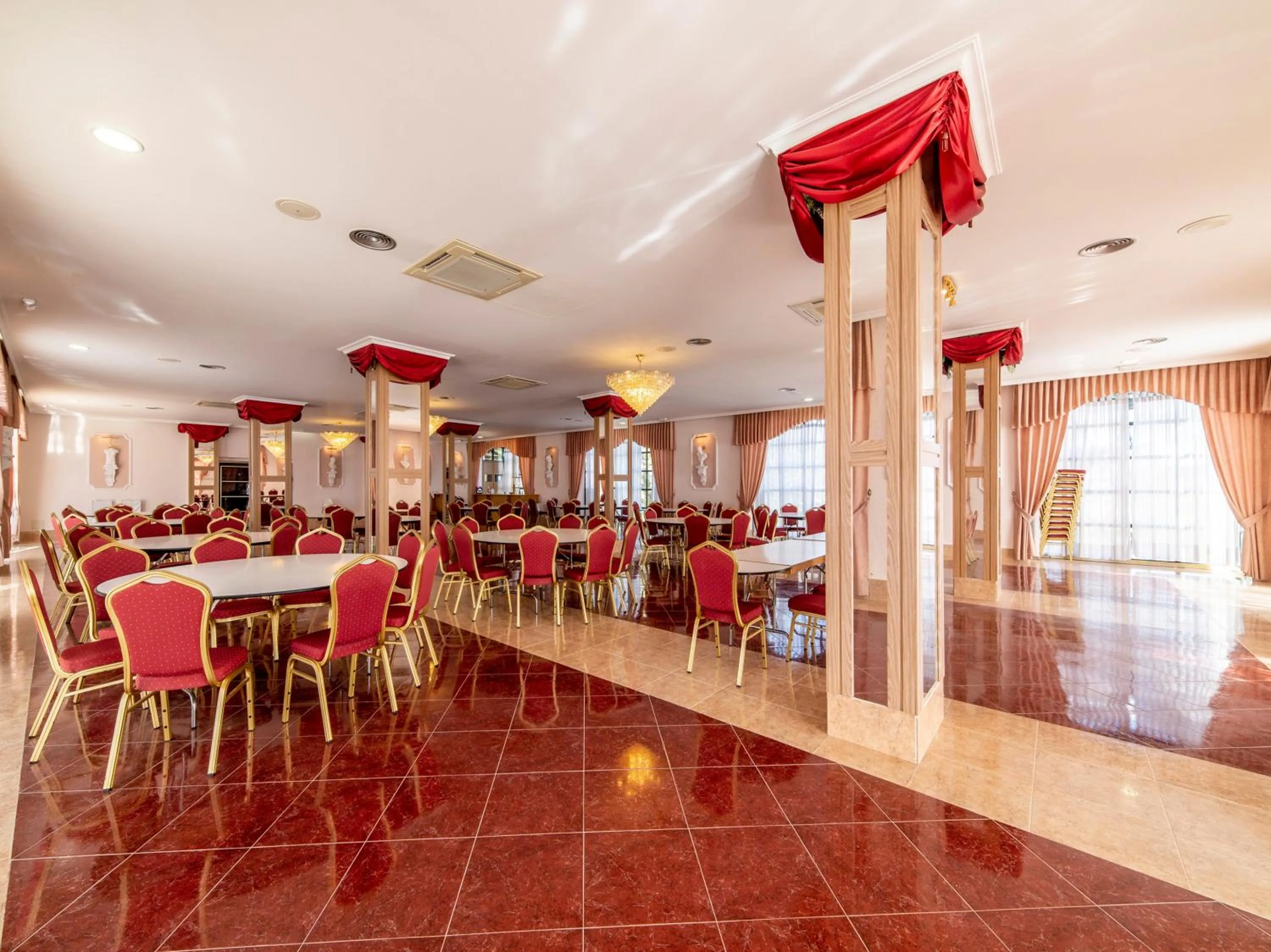 Restaurant/places to eat in Hotel El Prado by Vivere Stays