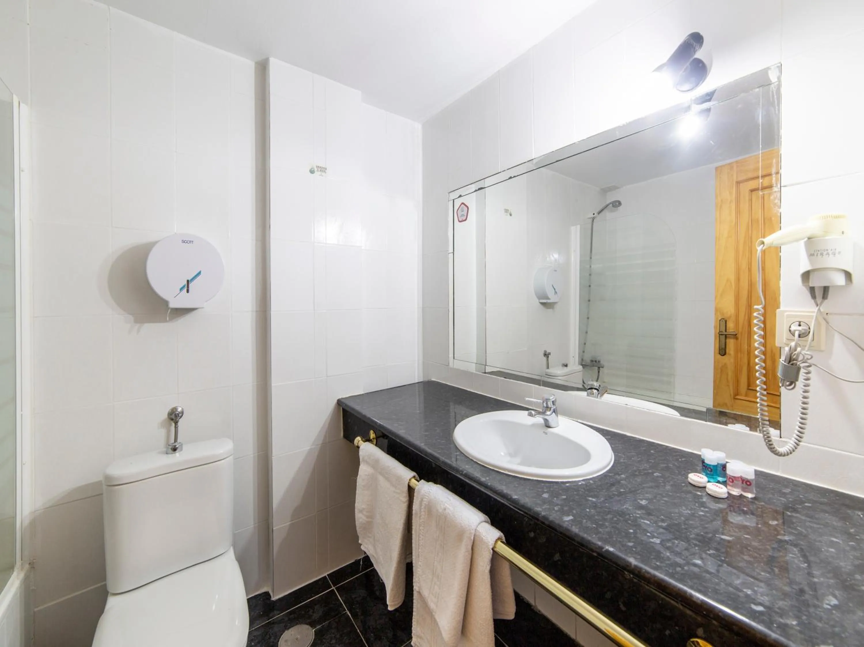 Bathroom in Hotel El Prado by Vivere Stays