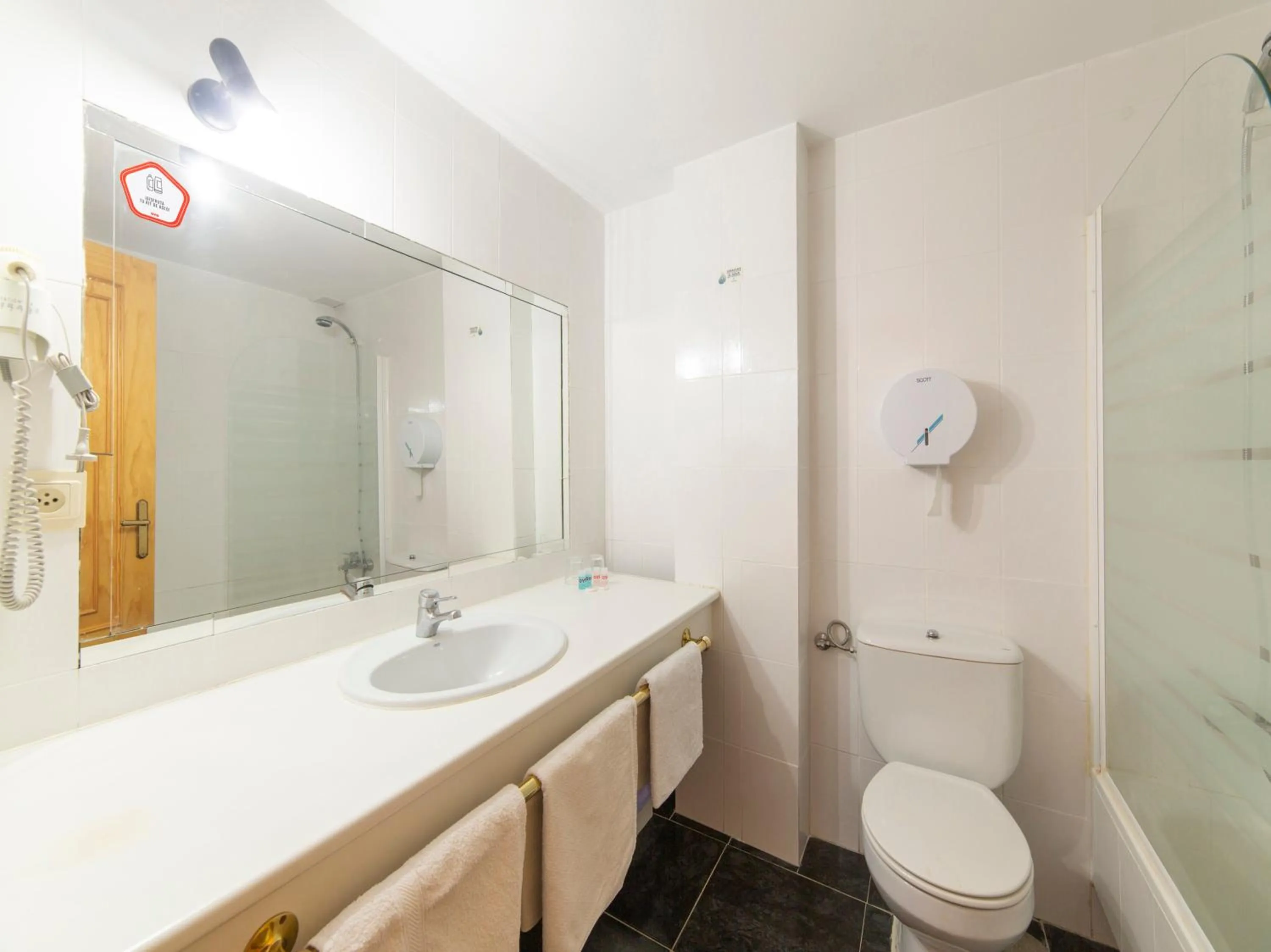 Bathroom in Hotel El Prado by Vivere Stays
