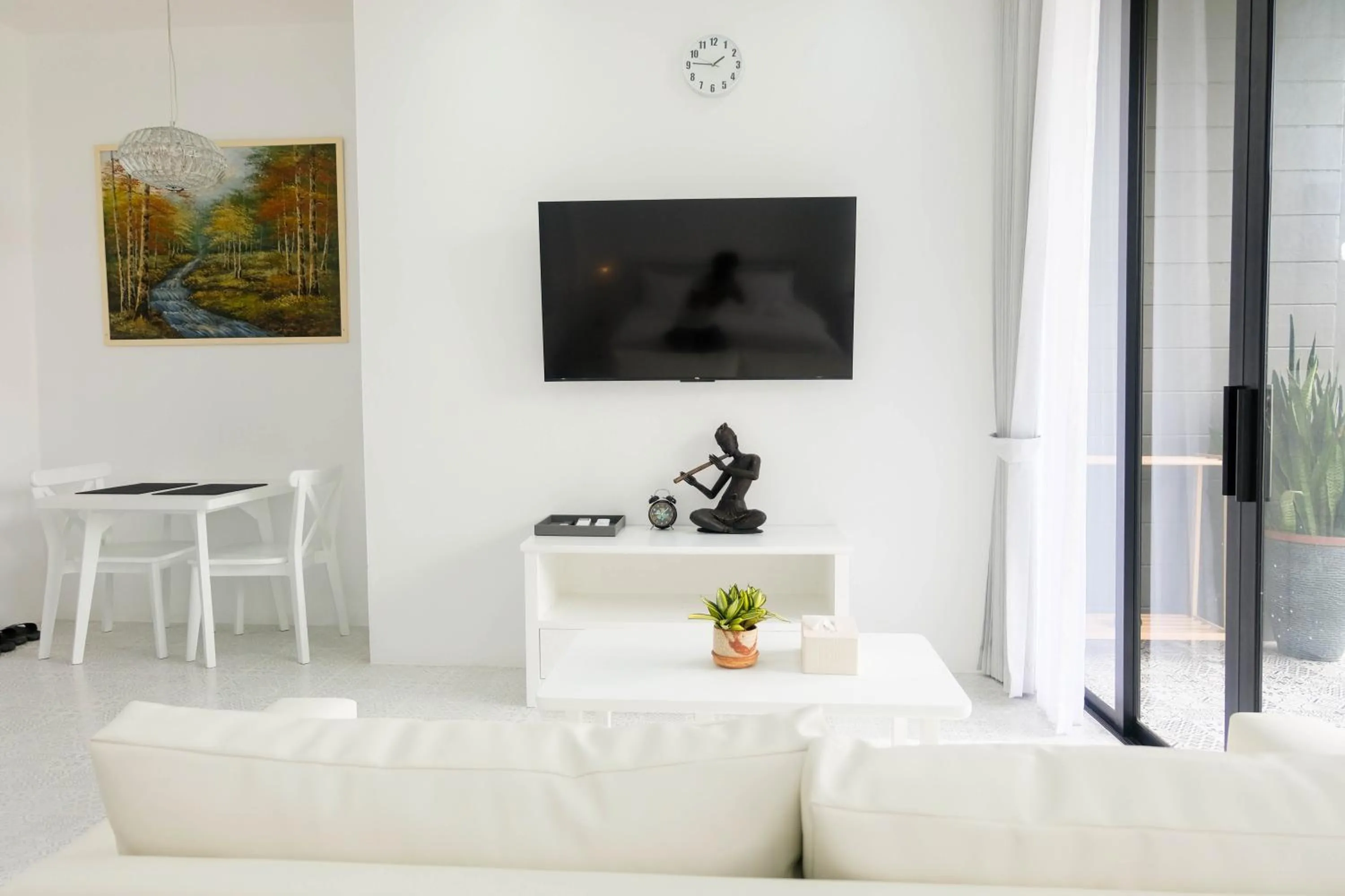 TV and multimedia in Baan Poon Garden