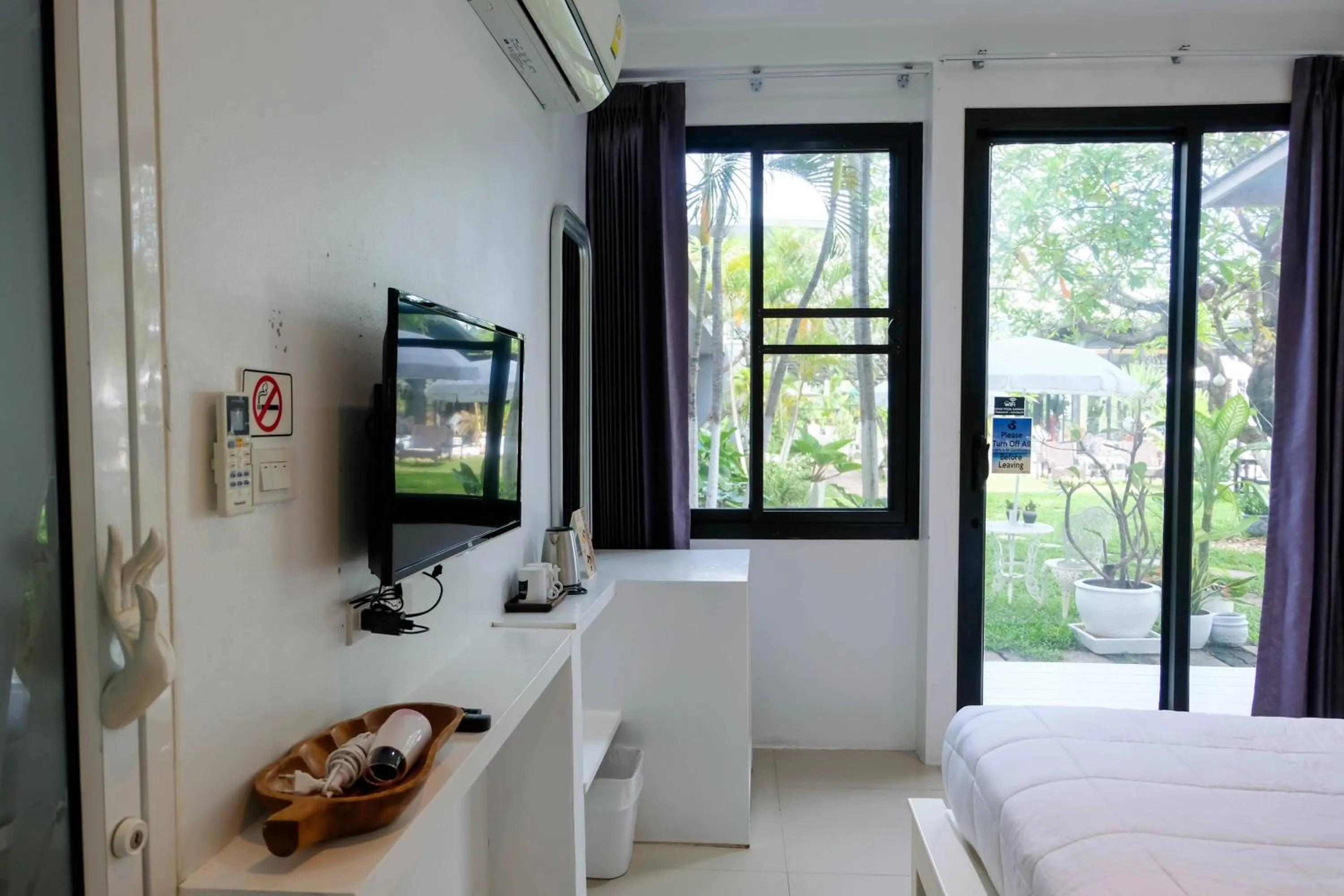 Garden, Bed in Baan Poon Garden