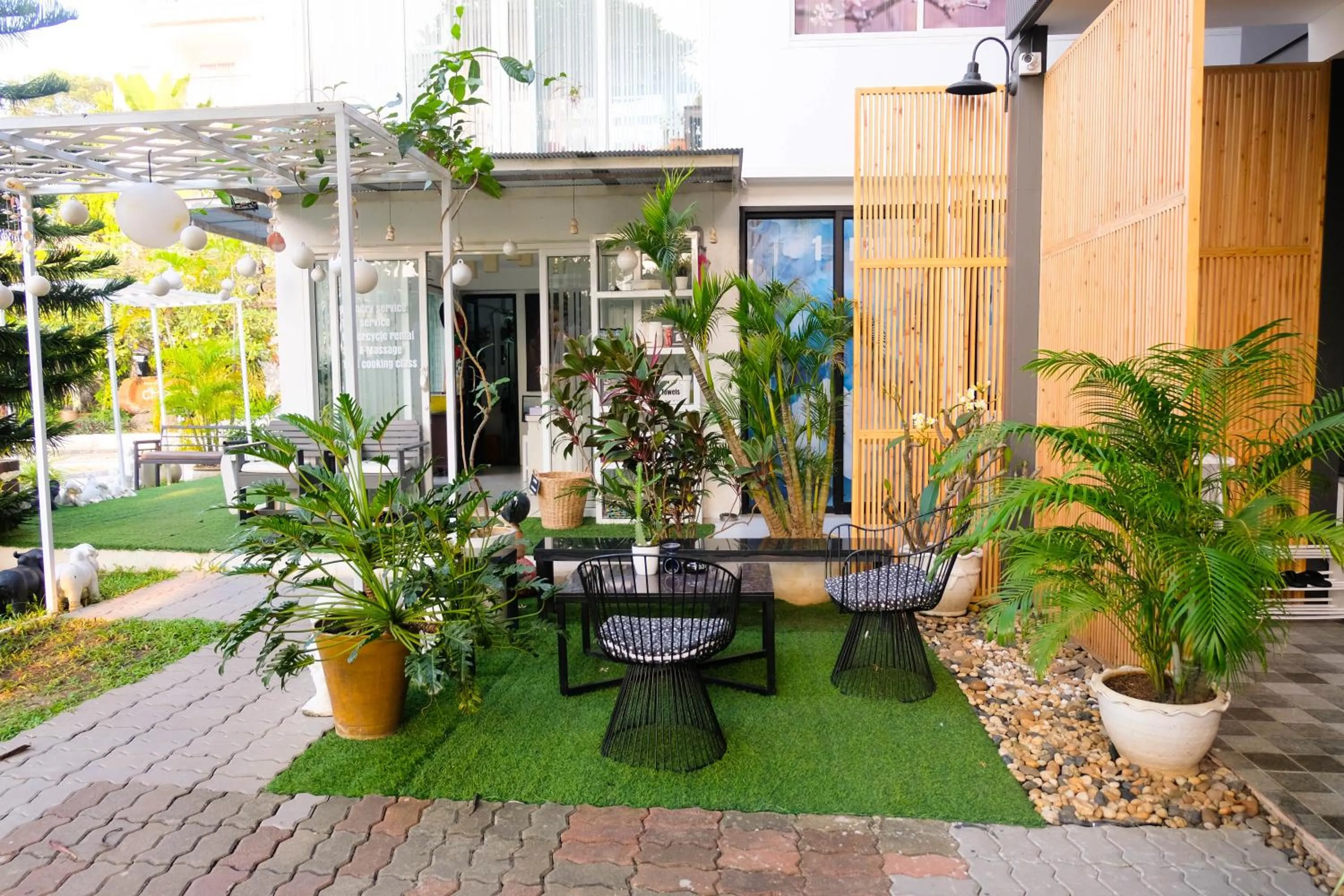 Inner courtyard view in Baan Poon Garden