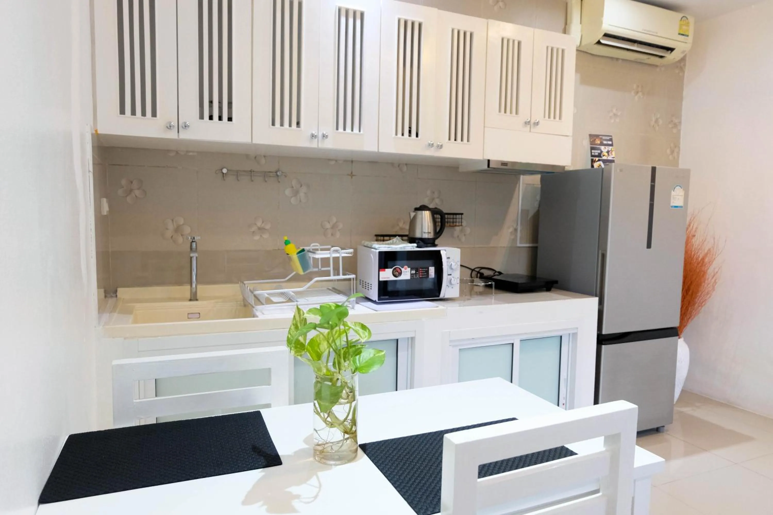 kitchen in Baan Poon Garden