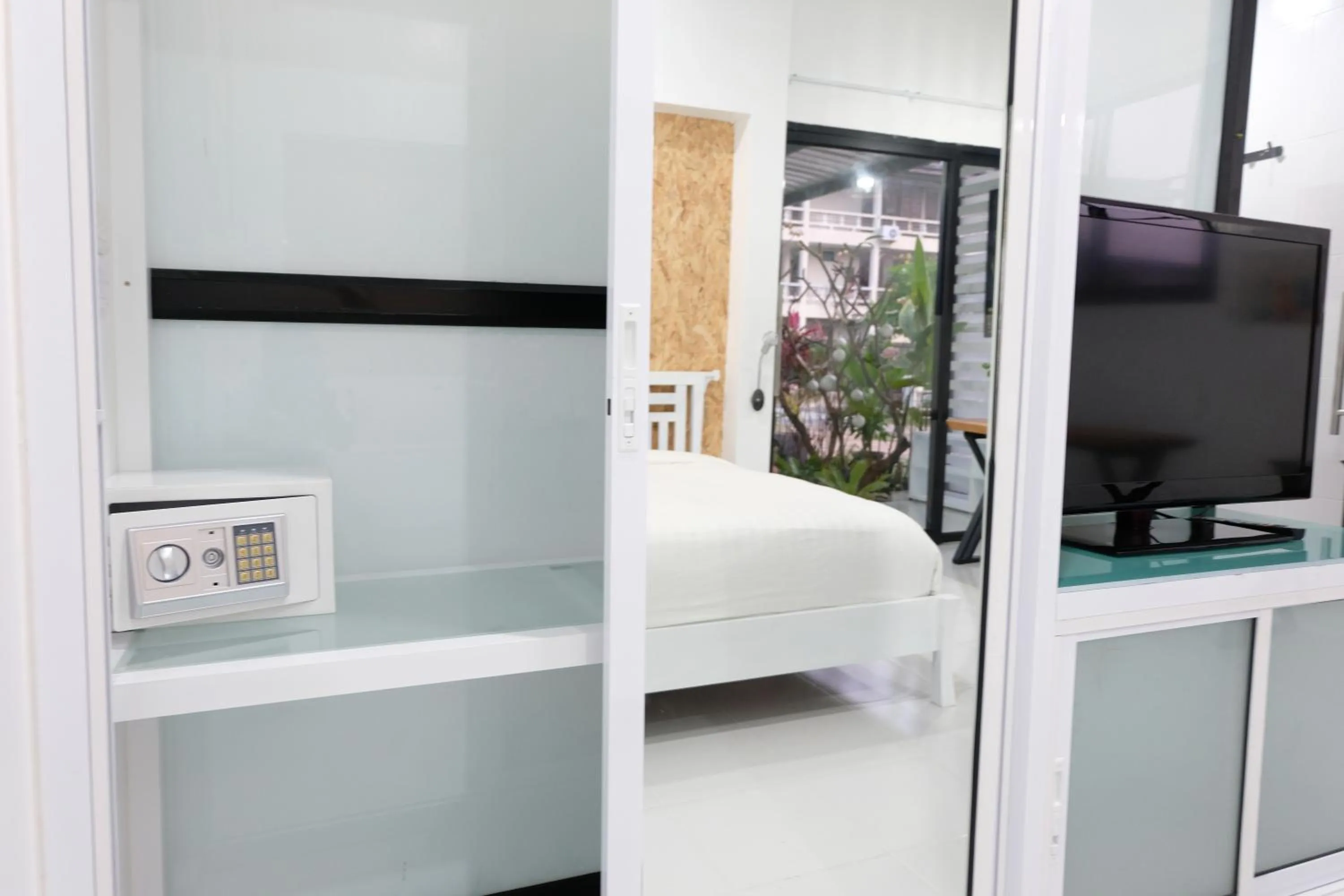 TV and multimedia, Bed in Baan Poon Garden