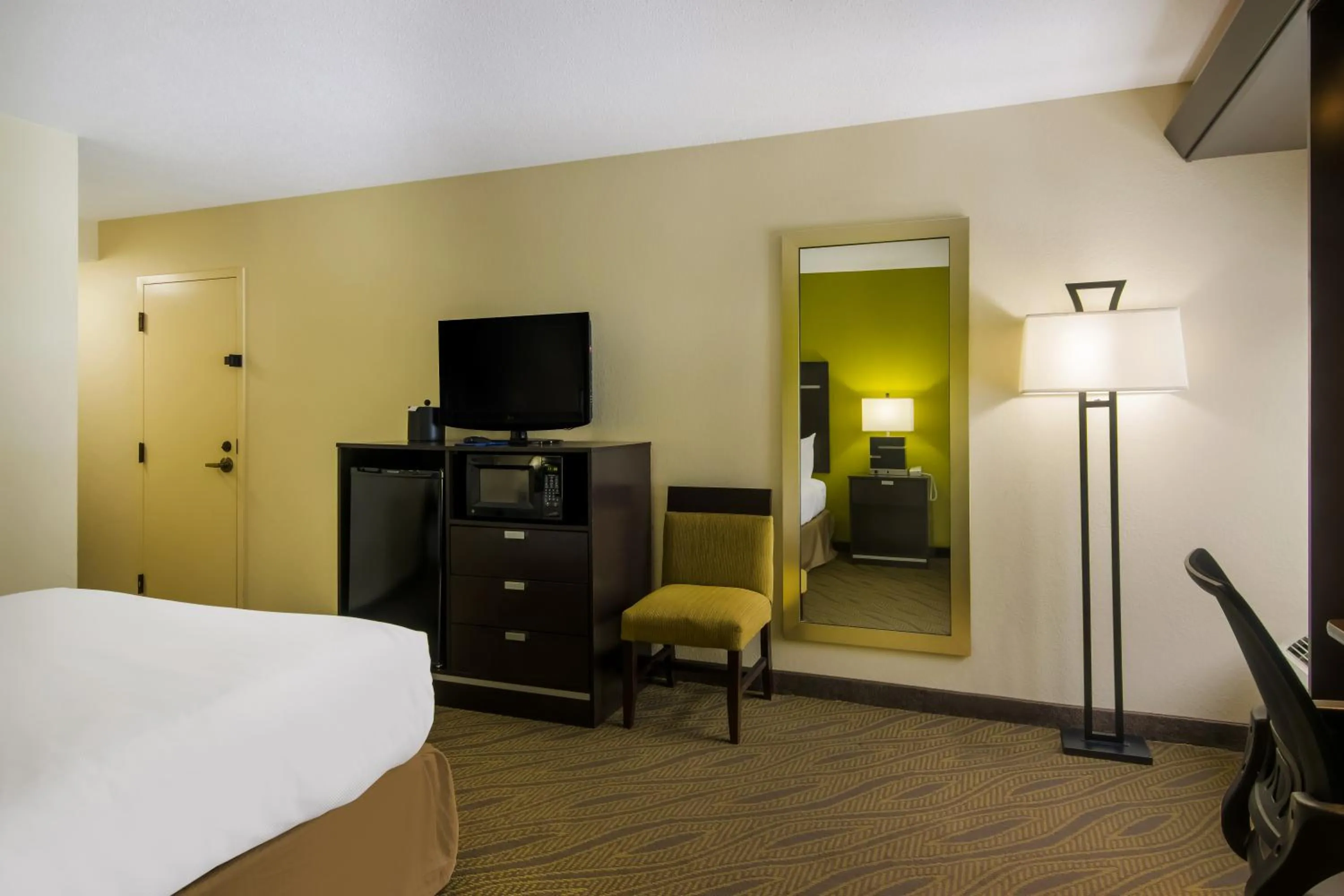 Bed in Comfort Inn Cadillac