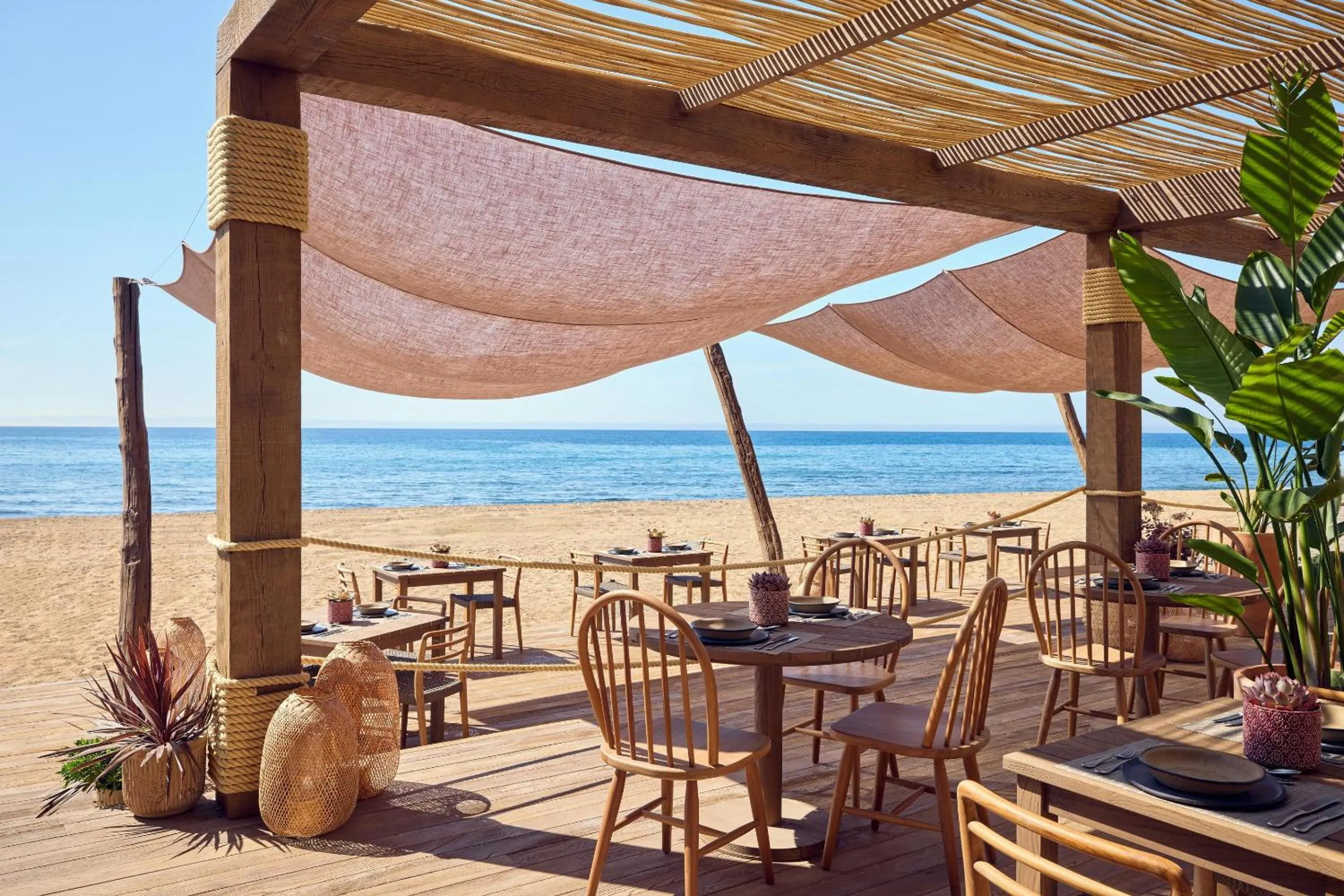 Restaurant/places to eat in Ikos Andalusia