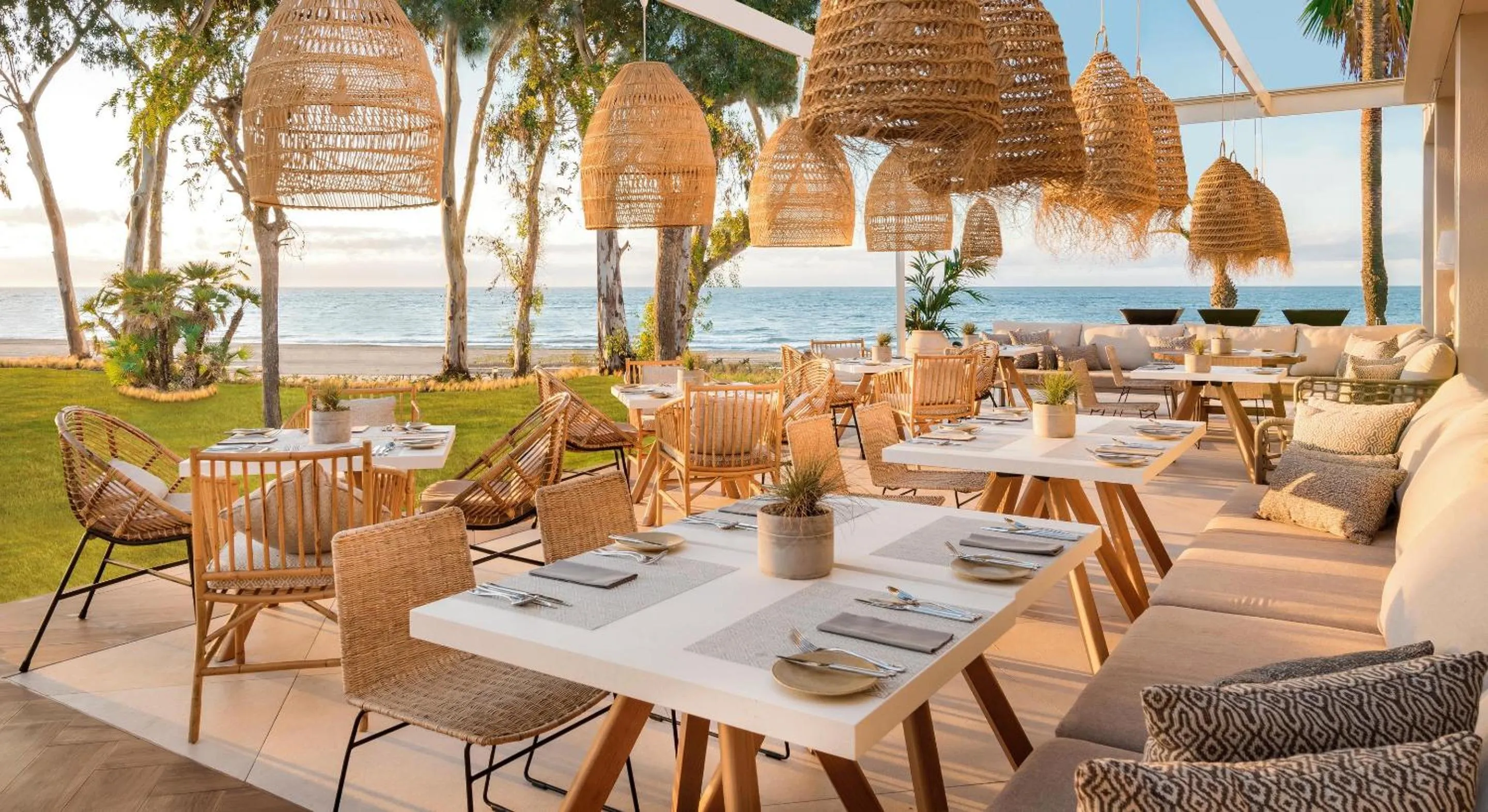 Restaurant/places to eat in Ikos Andalusia