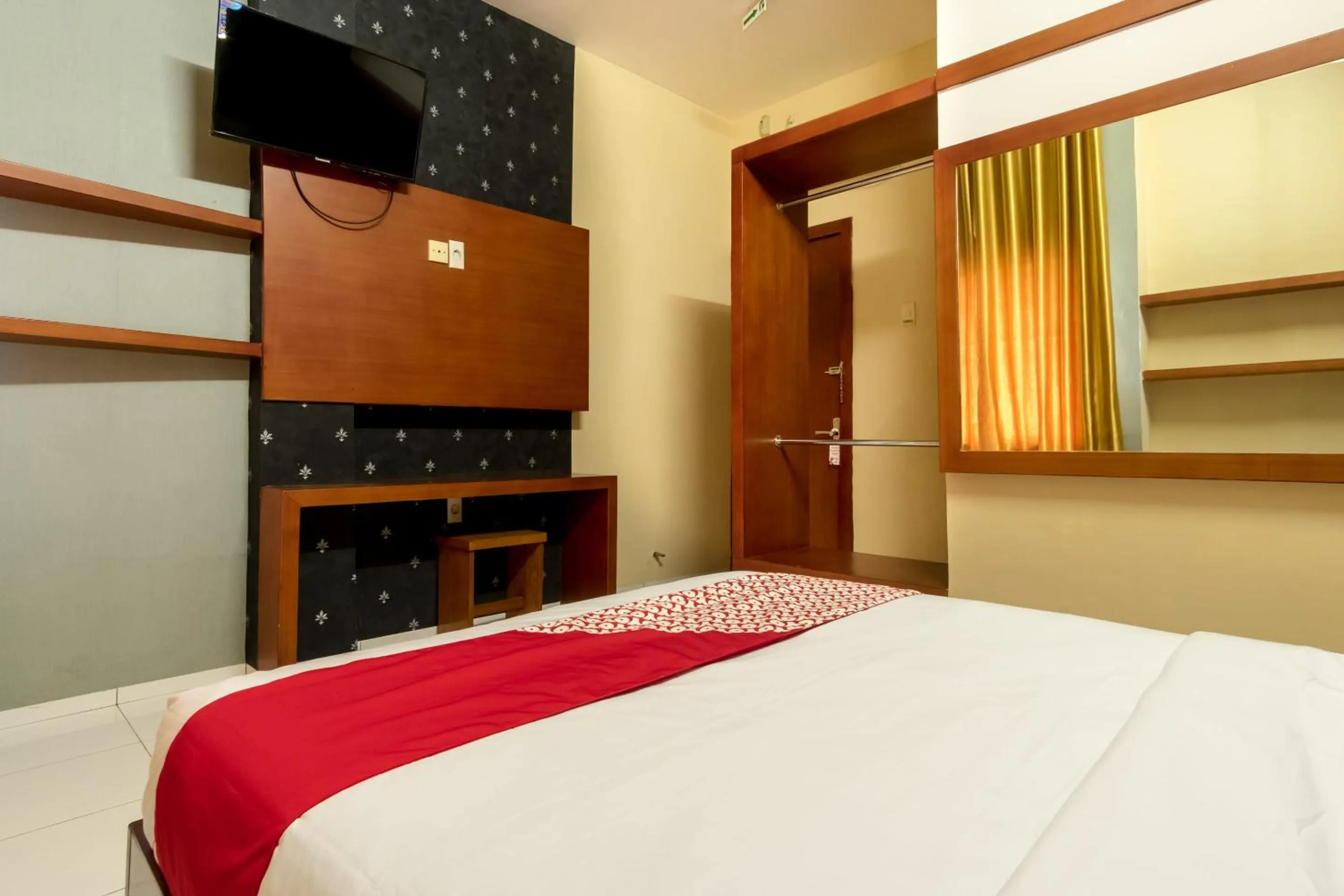 Bedroom in Capital O 615 Residence Puri Hotel Syariah