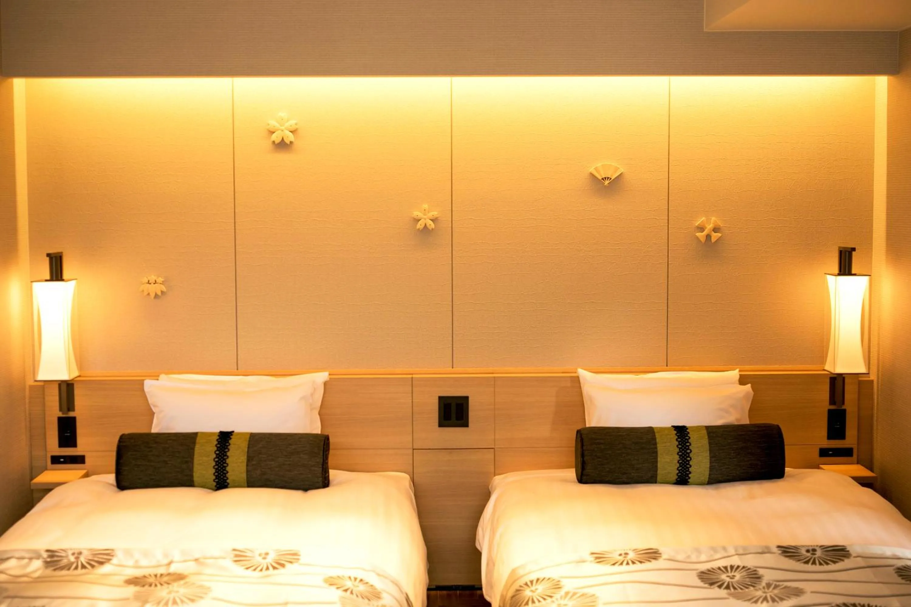 Bed in Kotohira Grand Hotel Sakuranosho