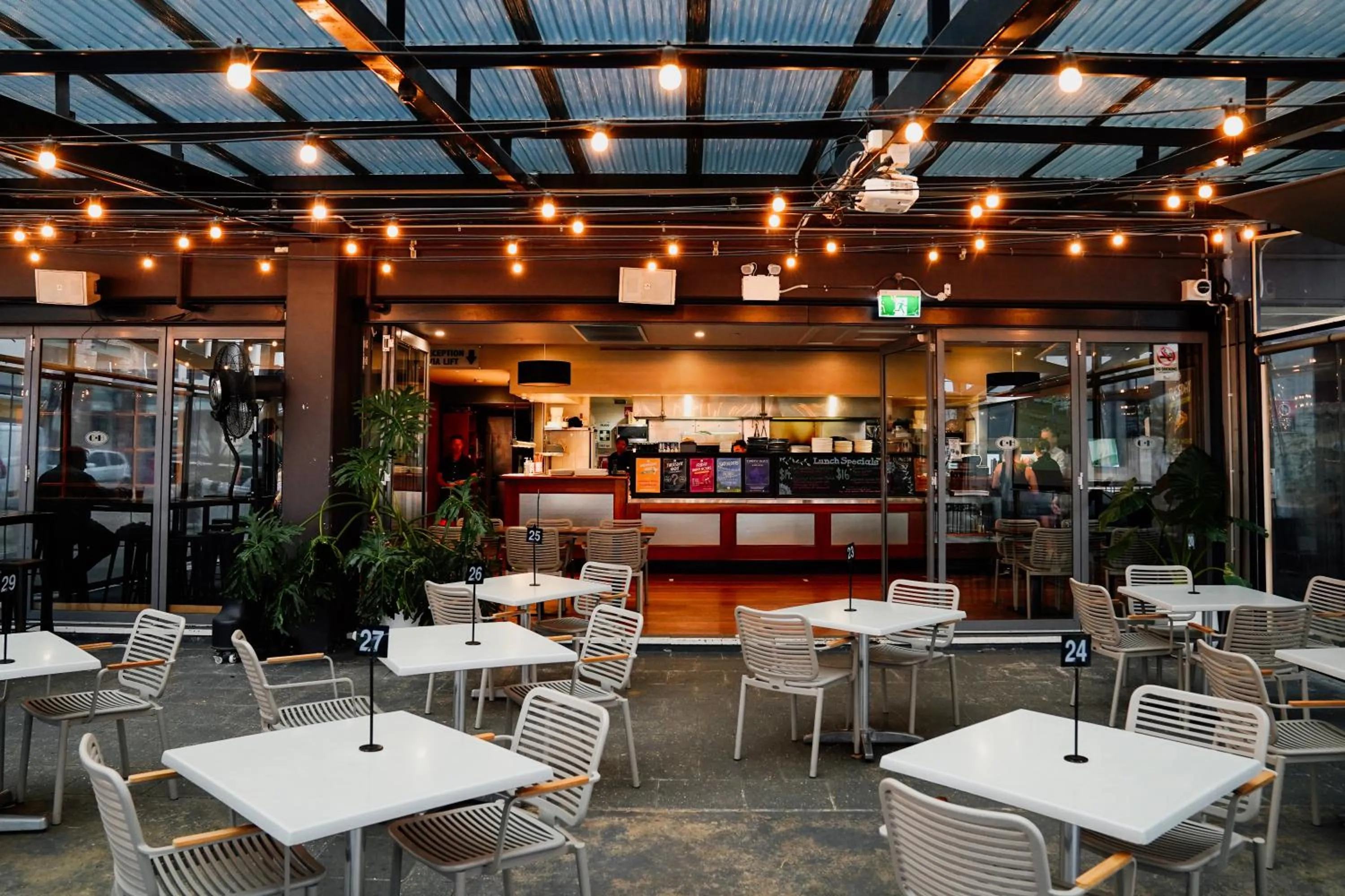 Restaurant/places to eat in Clarendon Hotel