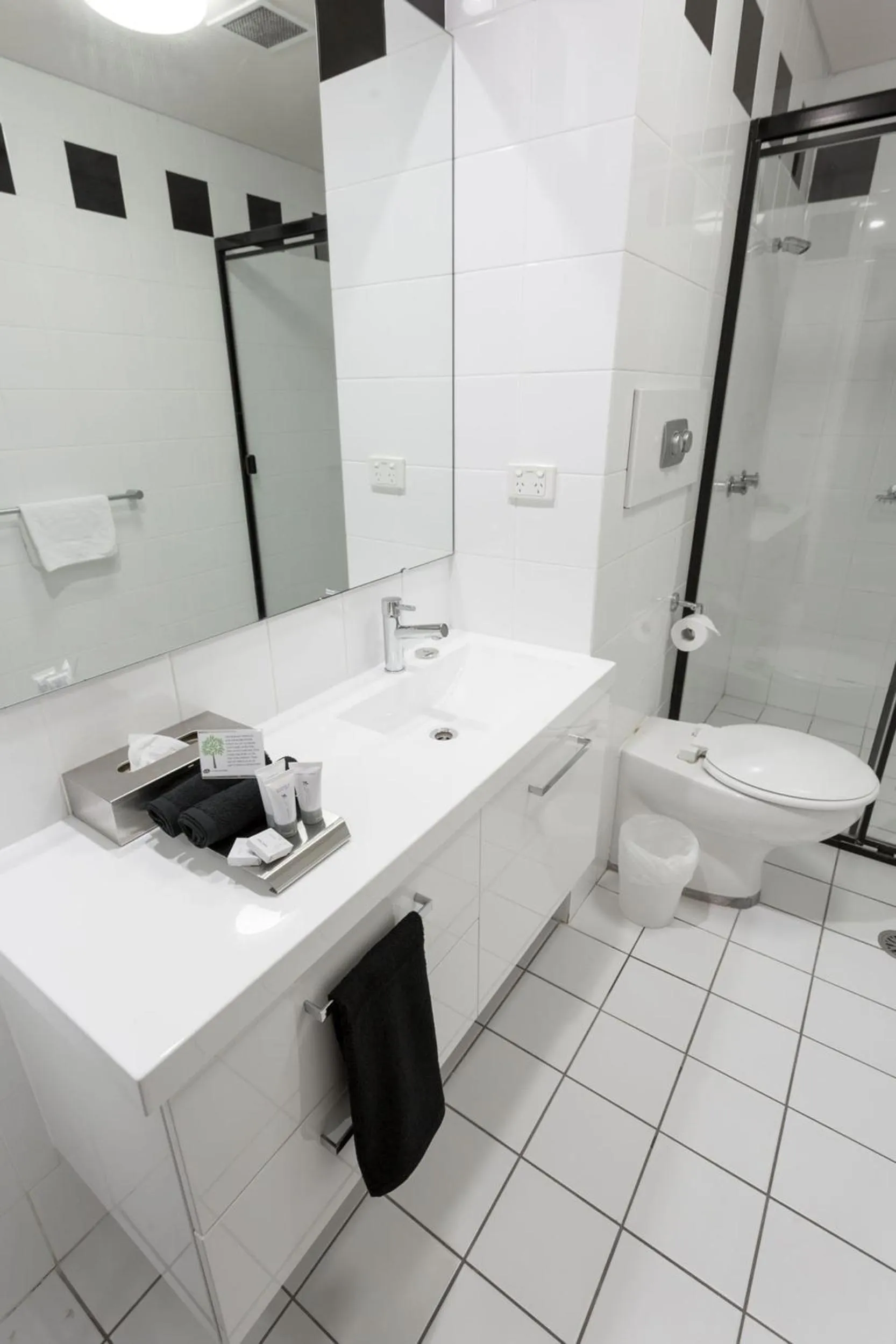 Bathroom in Clarendon Hotel