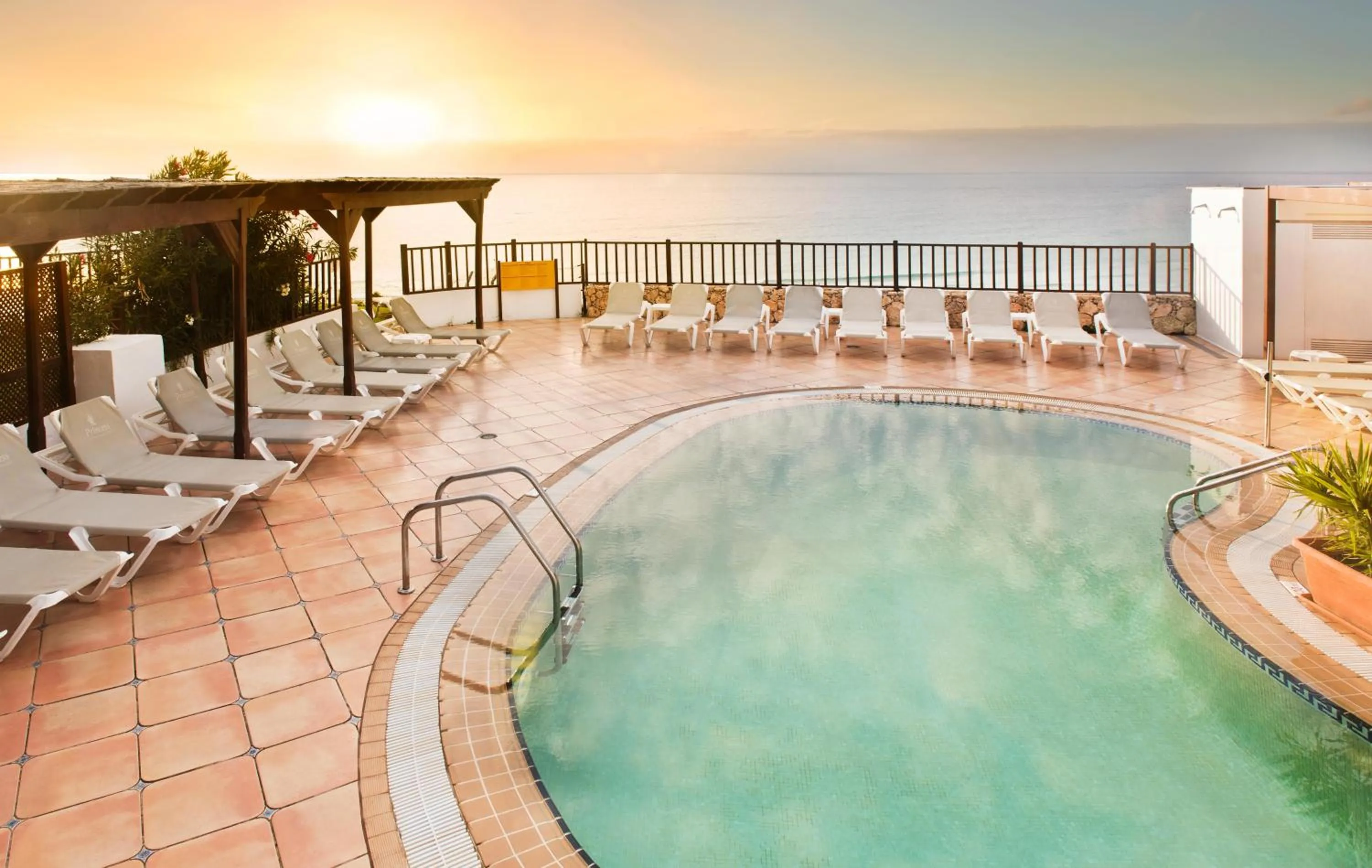 Swimming pool in Club Jandía Princess