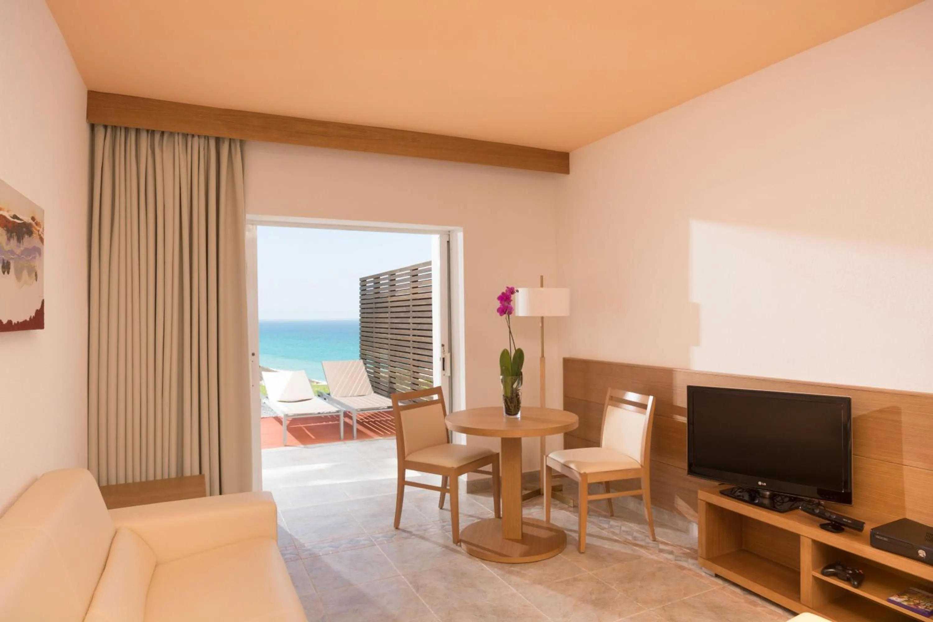 Photo of the whole room in Club Jandía Princess