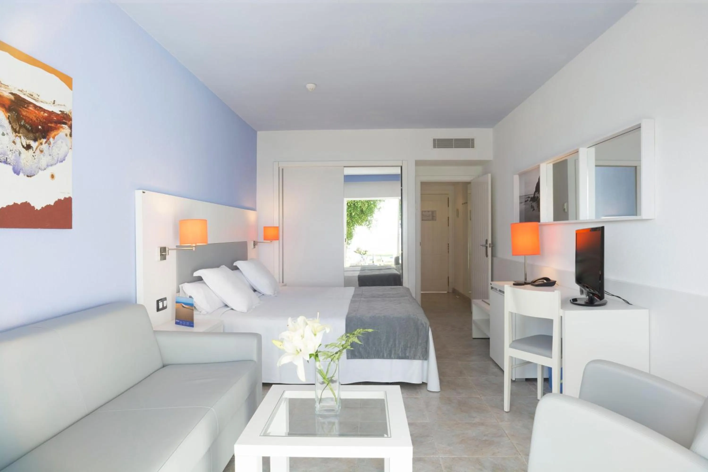 Photo of the whole room, Bed in Club Jandía Princess