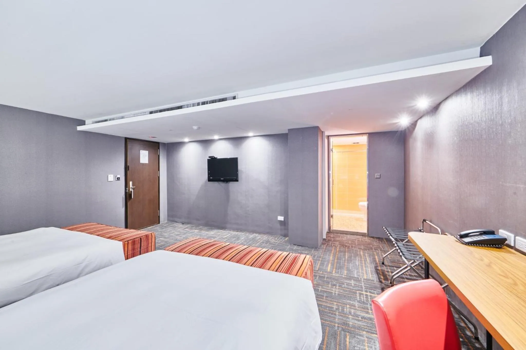TV and multimedia, Bed in Hotel Leisure 台中輕行旅