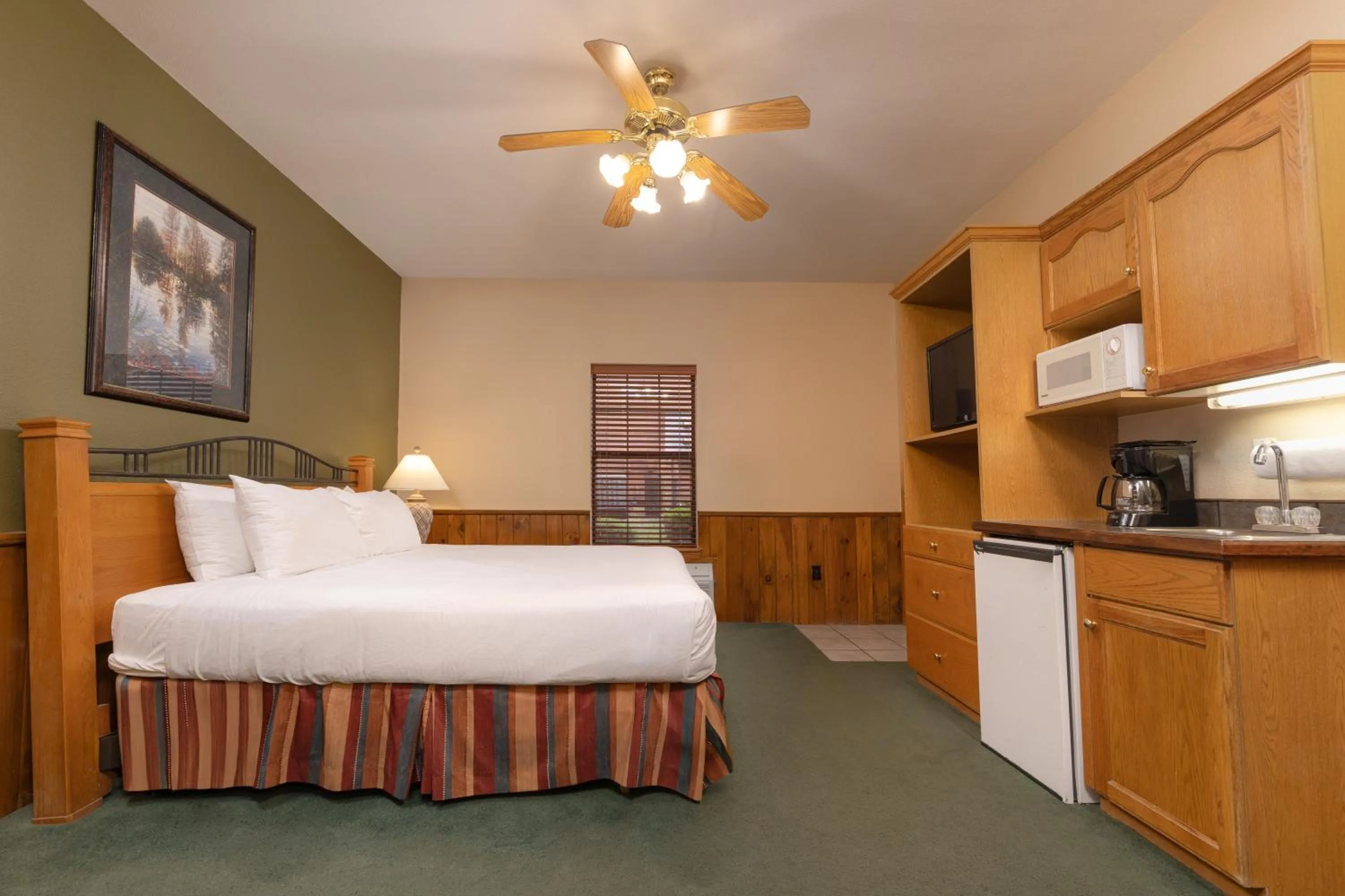 Bedroom, Bed in Westgate Branson Woods Resort