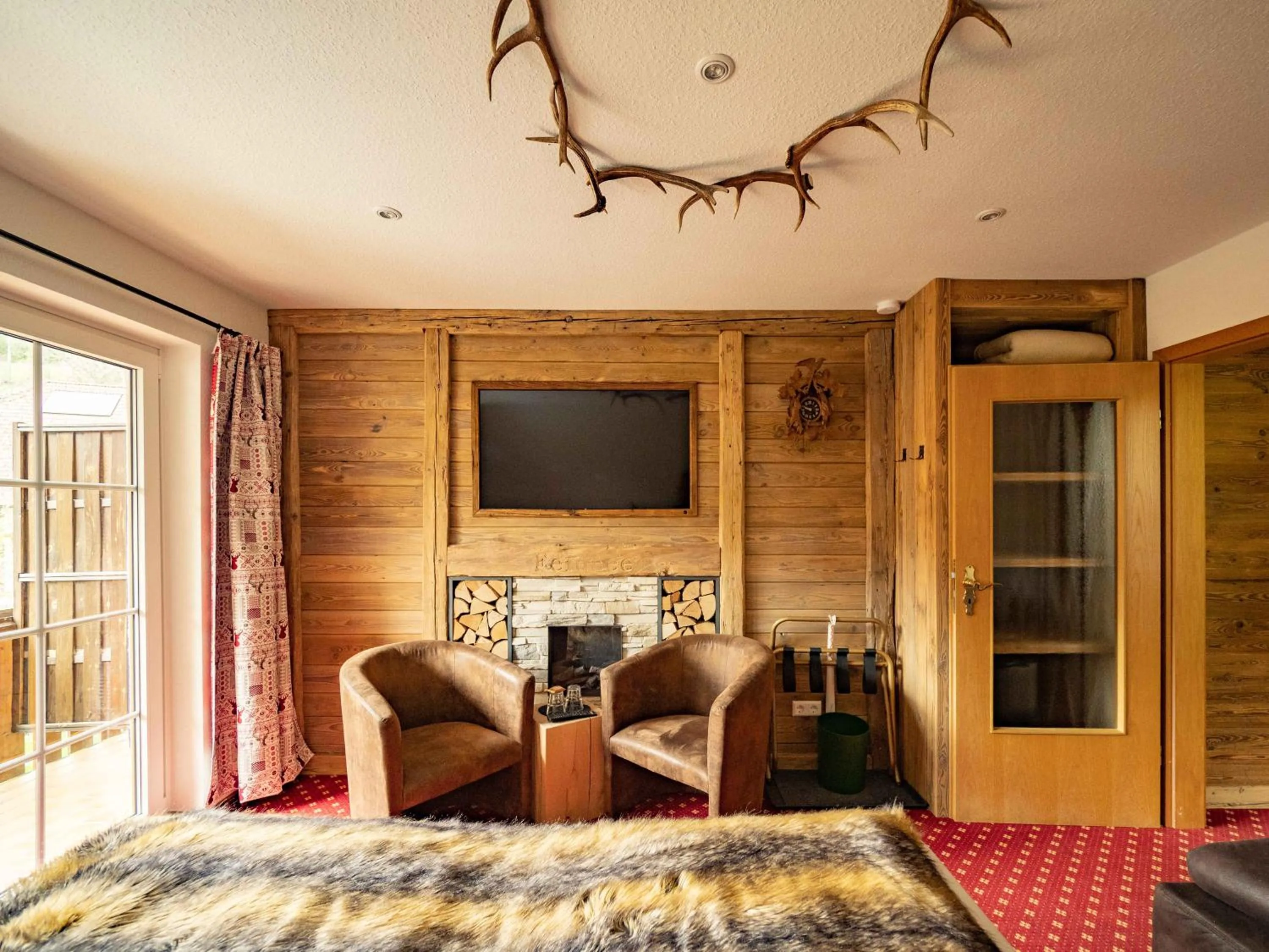 Photo of the whole room, Bed in Hotel & Restaurant Grüner Baum - Die Grüne Oase Am Feldberg