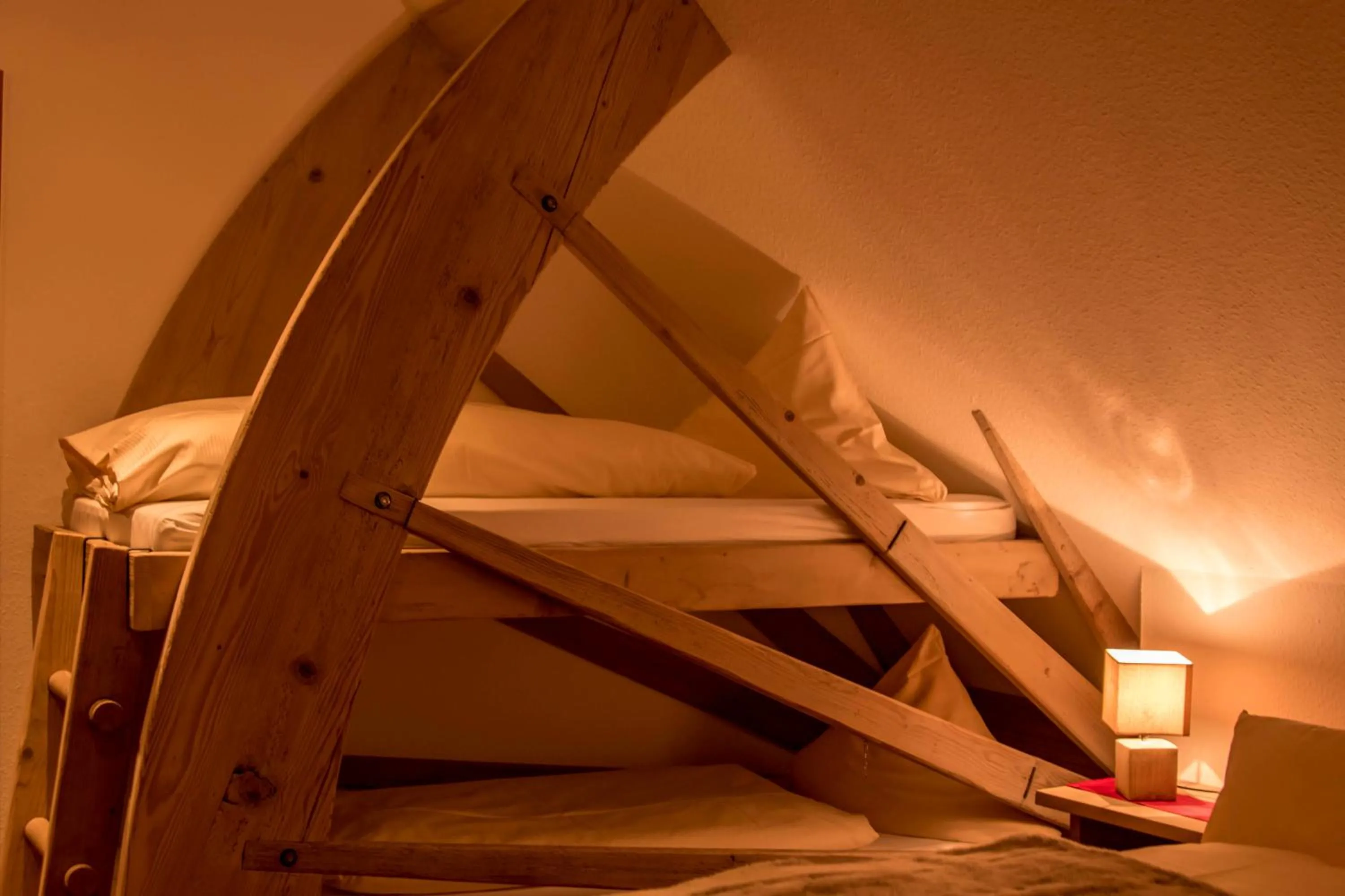 Shower, Bed in Hotel & Restaurant Grüner Baum - Die Grüne Oase Am Feldberg