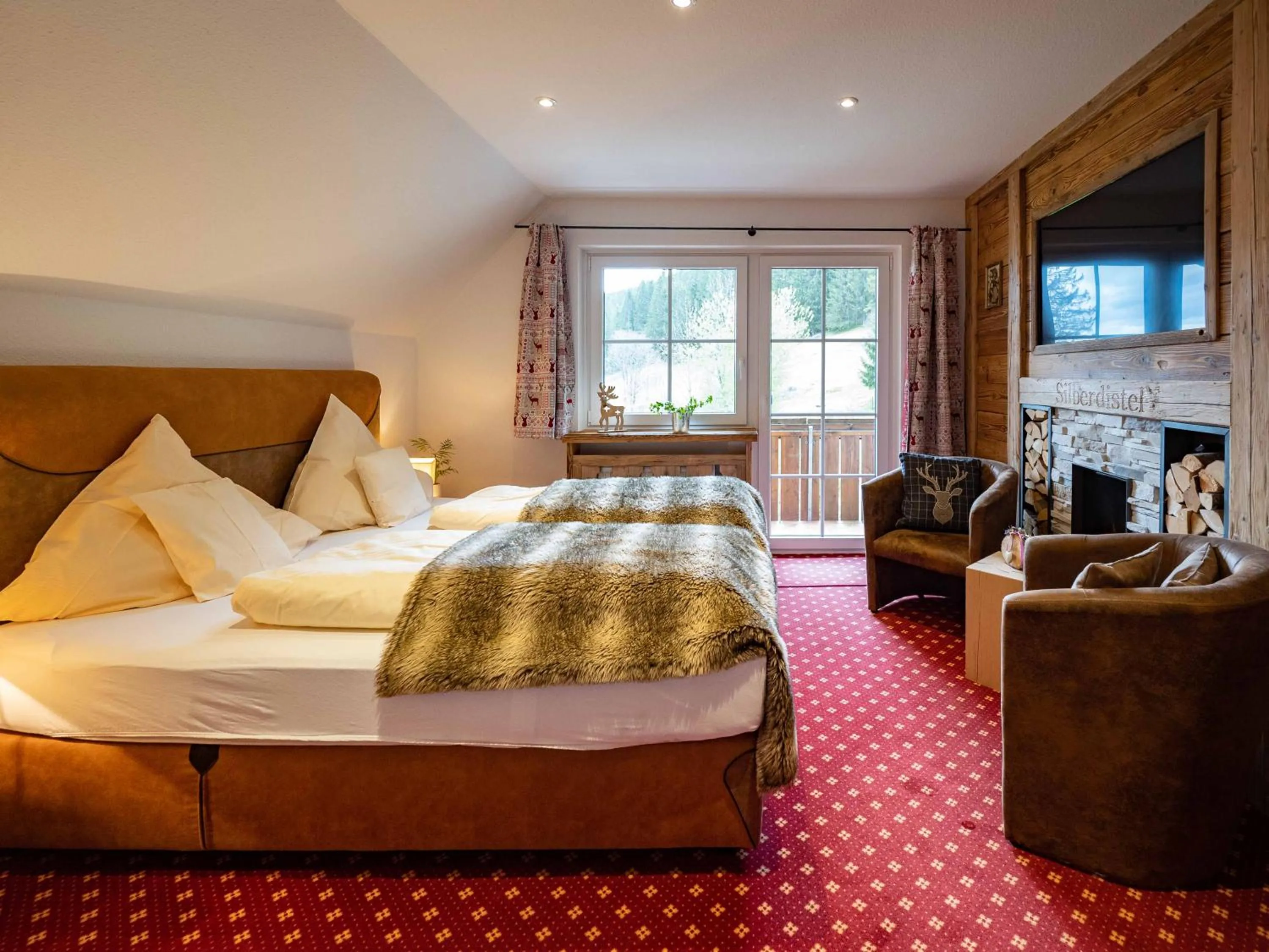 Photo of the whole room, Bed in Hotel & Restaurant Grüner Baum - Die Grüne Oase Am Feldberg