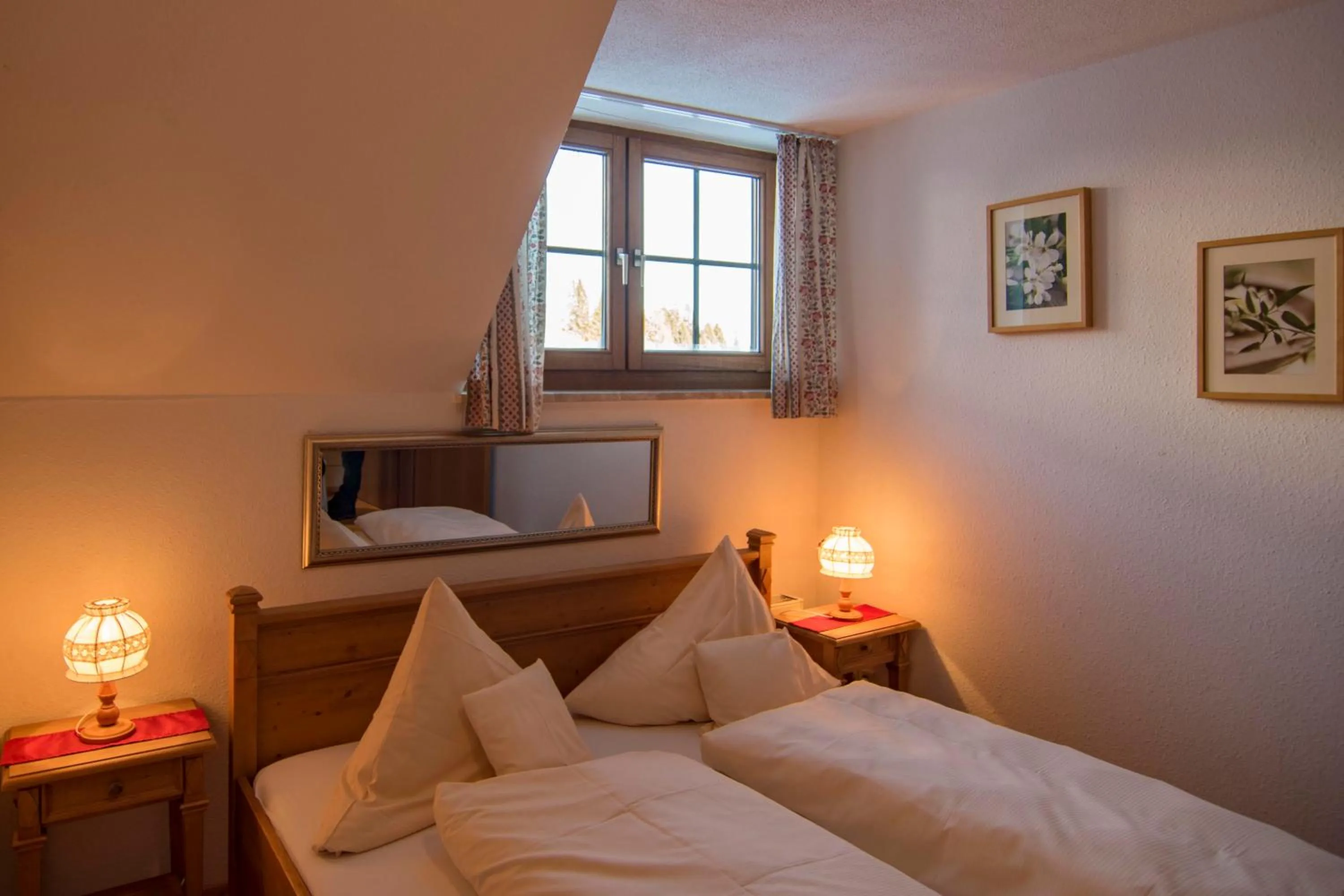 Bedroom, Bed in Hotel & Restaurant Grüner Baum - Die Grüne Oase Am Feldberg