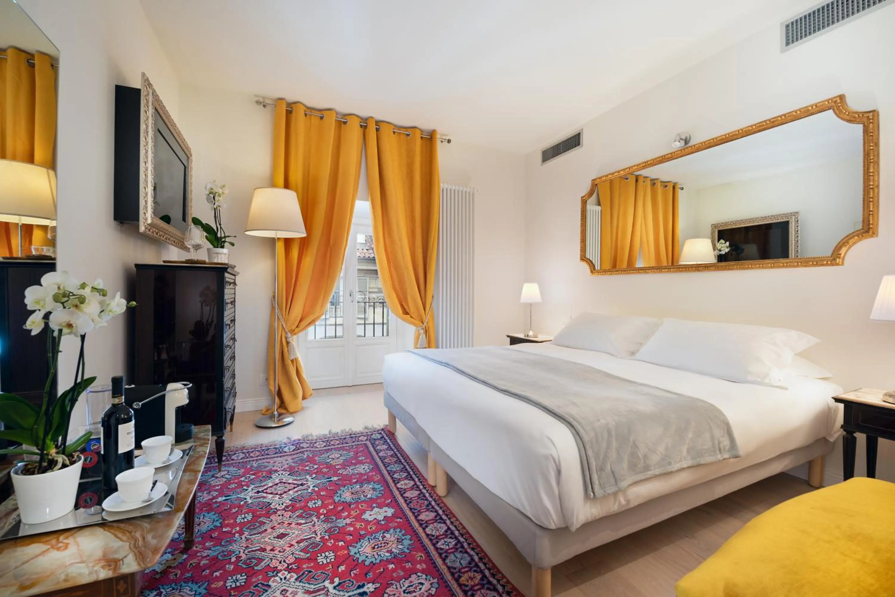 Photo of the whole room, Bed in Corte Realdi Luxury Rooms Torino