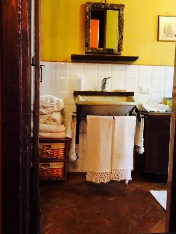 Bathroom in Al Vecchio Fontanile B&B