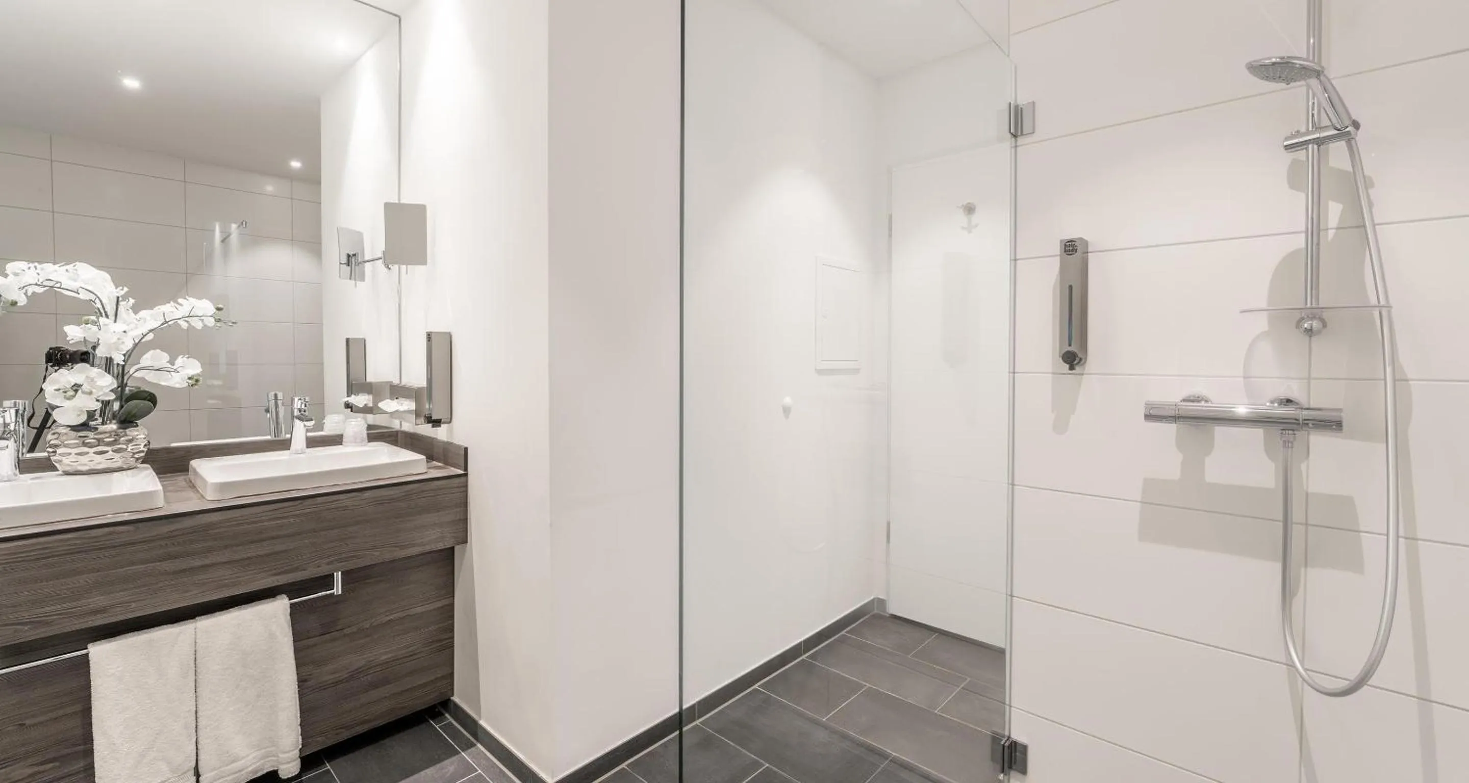 Bathroom in Best Western Plaza Hotel Mannheim