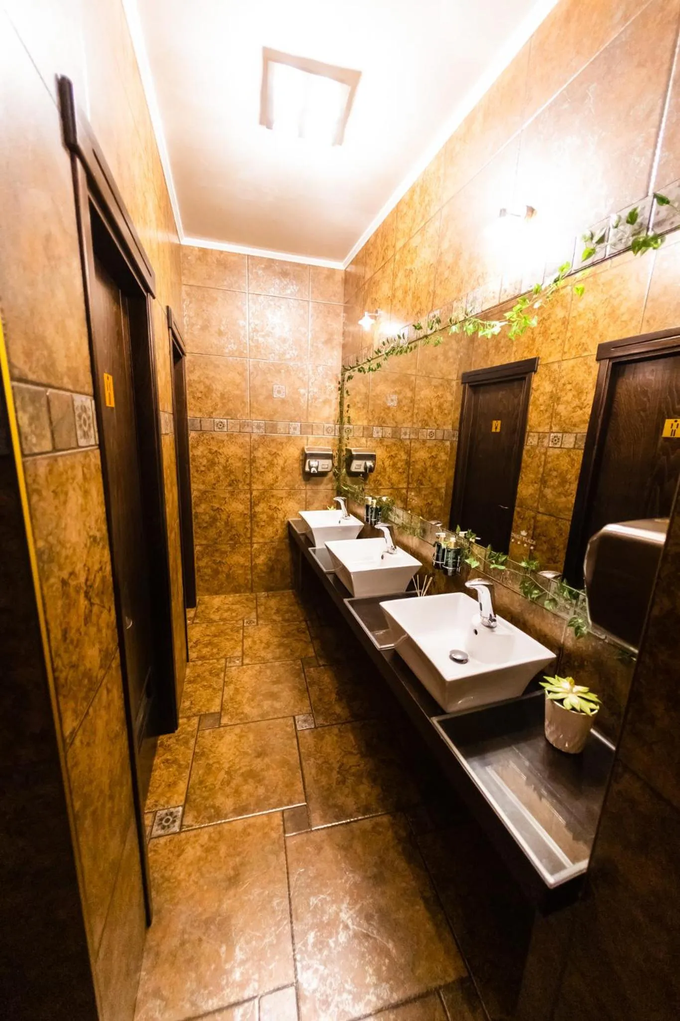 Toilet in Daily Plaza Hotel