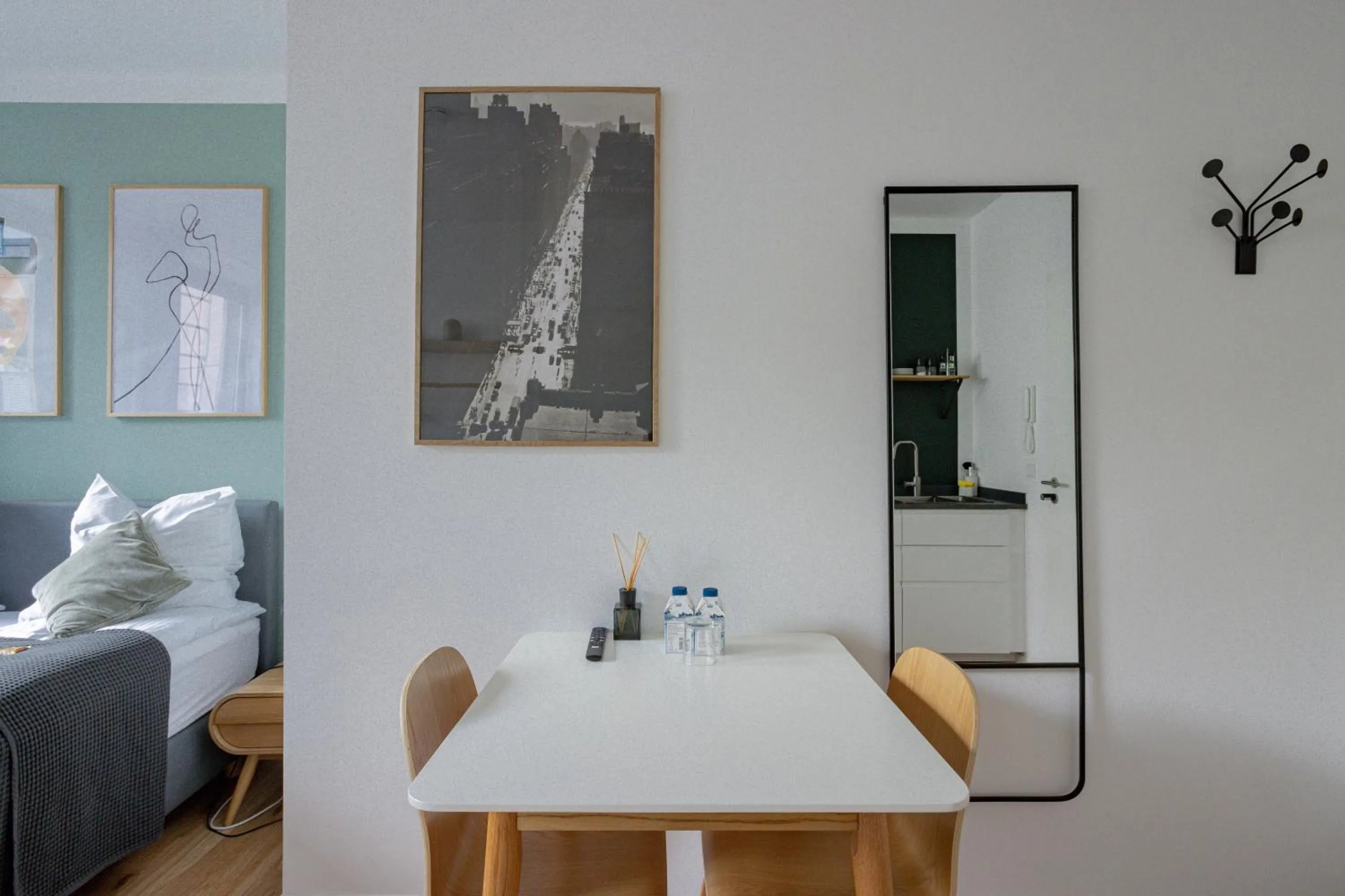 Seating area in Limehome Aachen Vereinsstraße