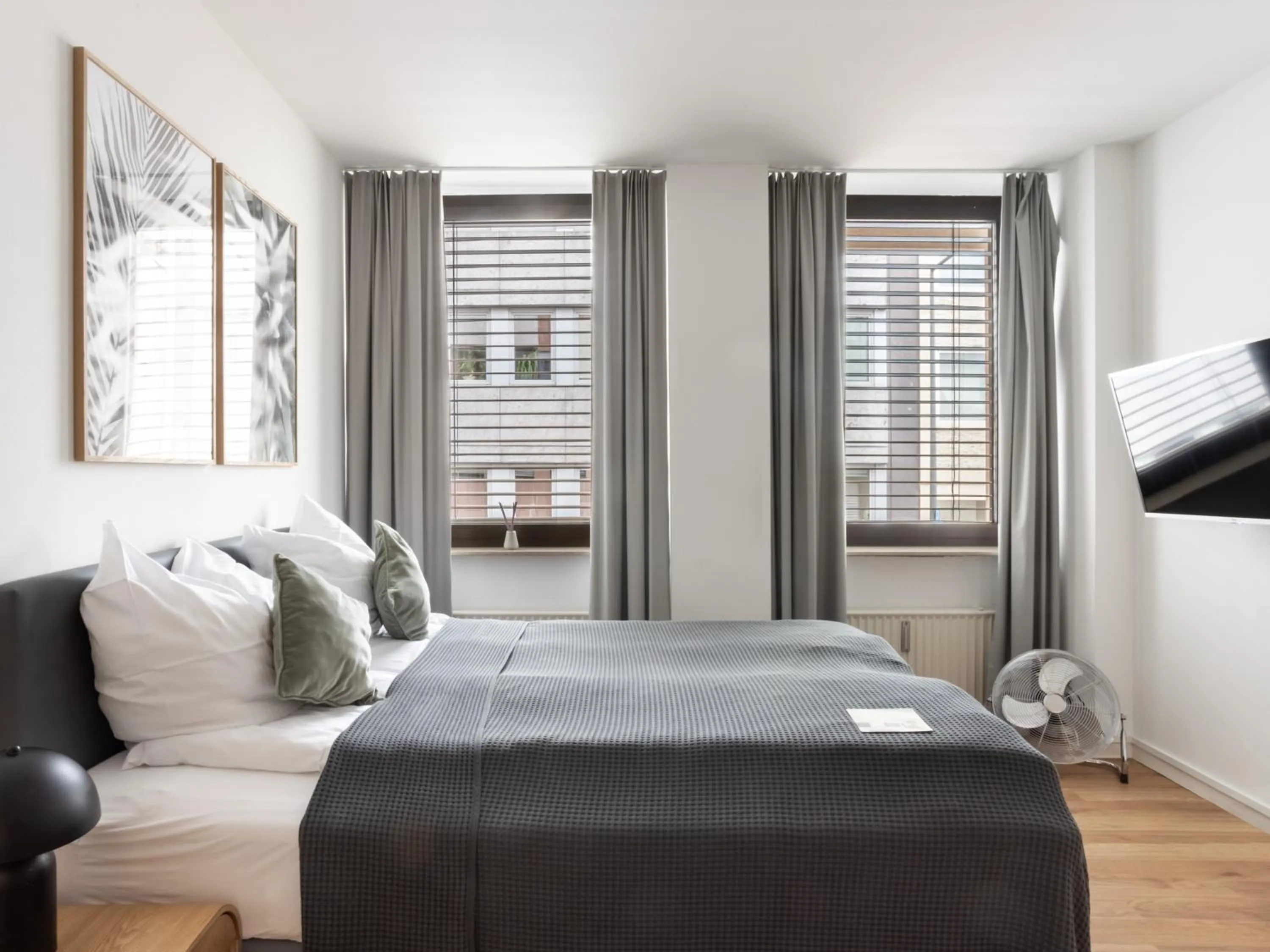 Bed in Limehome Aachen Vereinsstraße