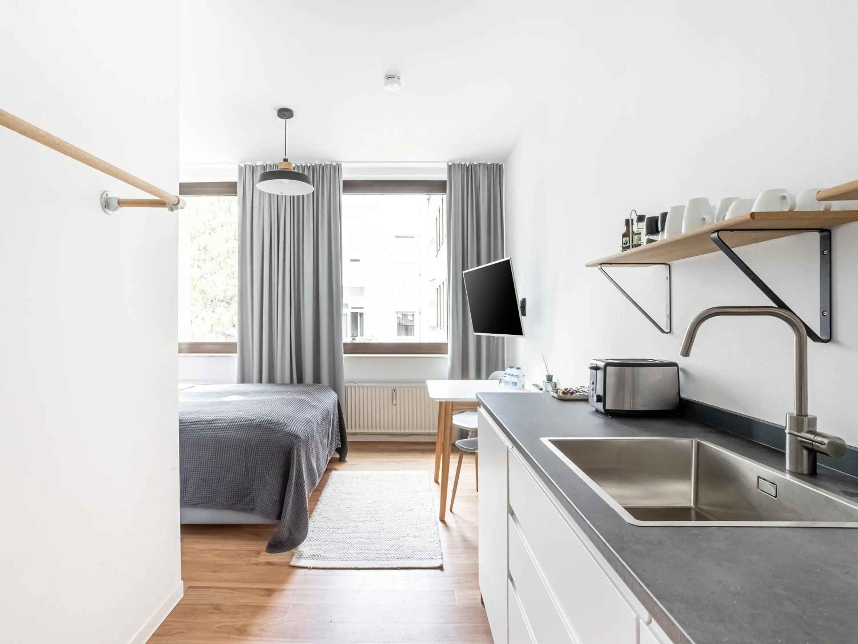 Kitchen or kitchenette, Bed in Limehome Aachen Vereinsstraße