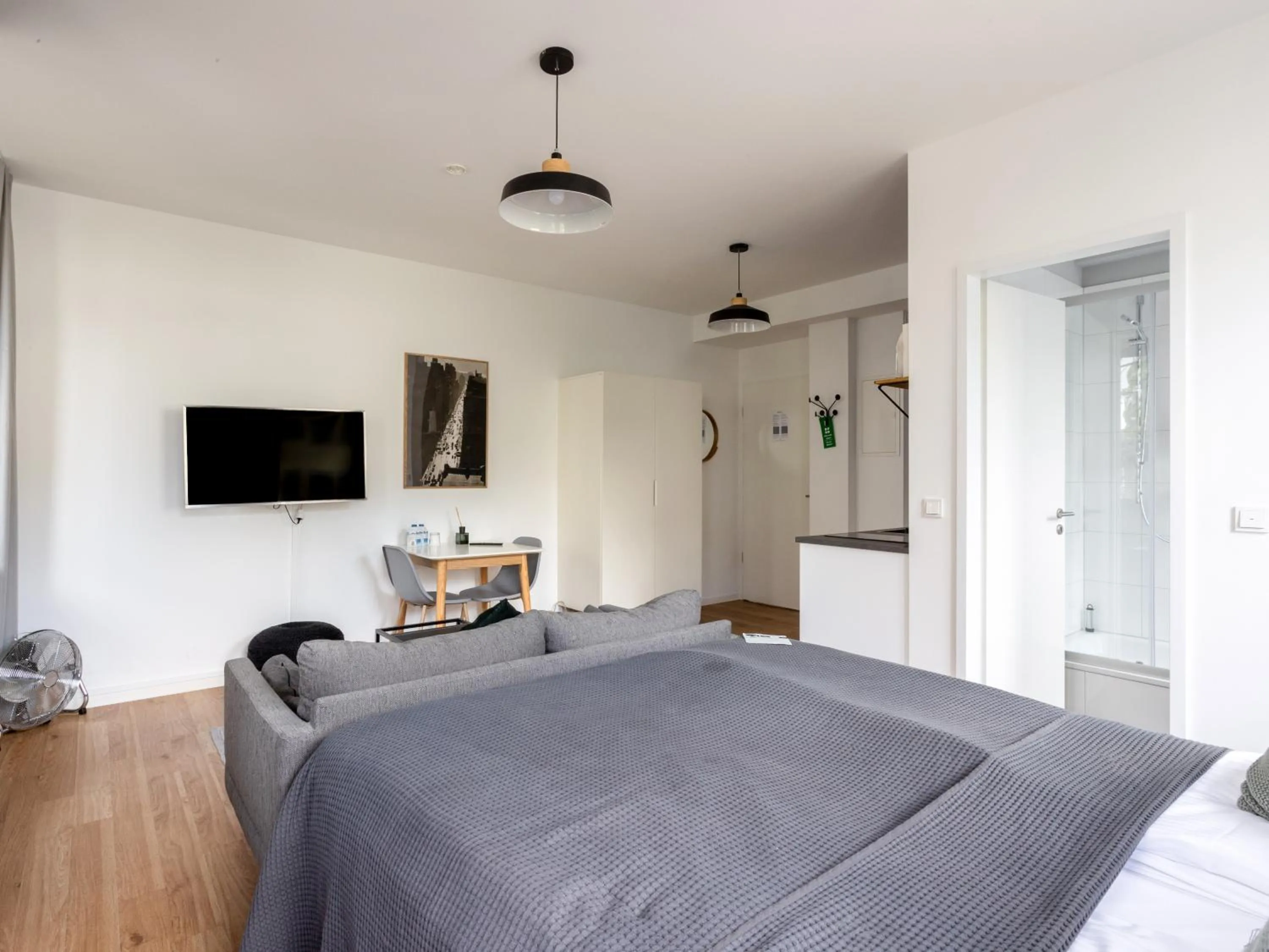 Bed in Limehome Aachen Vereinsstraße