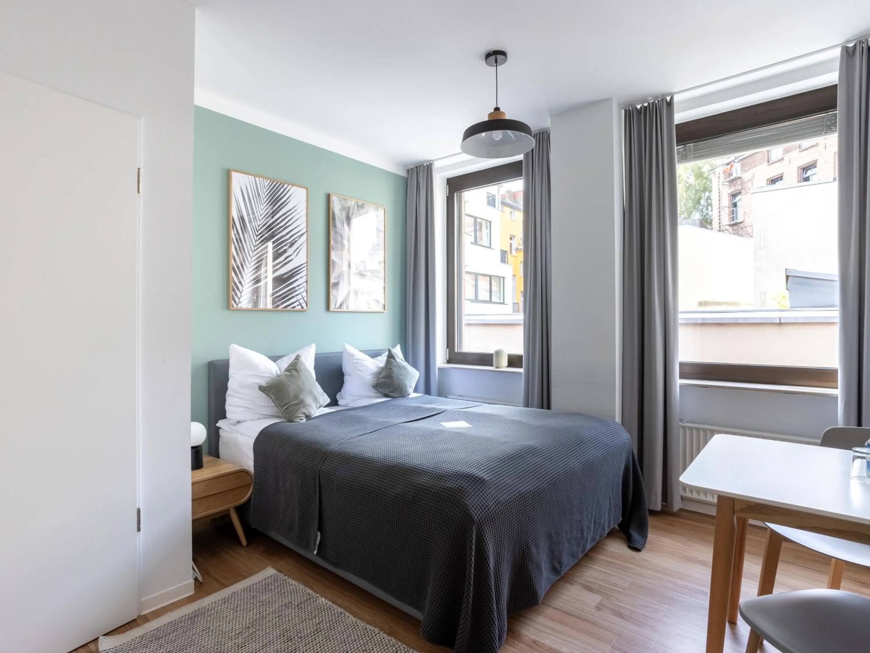 Bed in Limehome Aachen Vereinsstraße