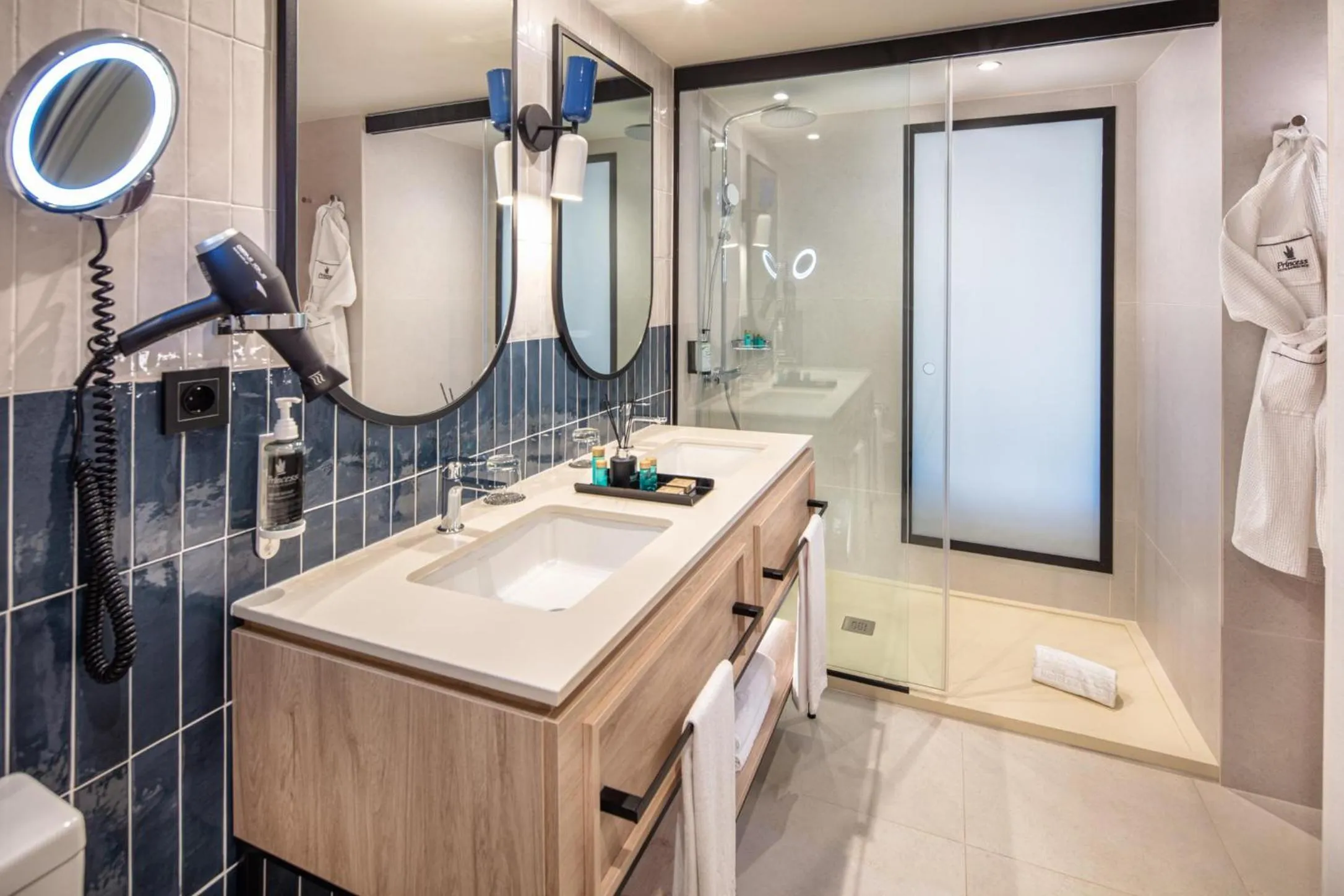 Shower in Princess Taurito