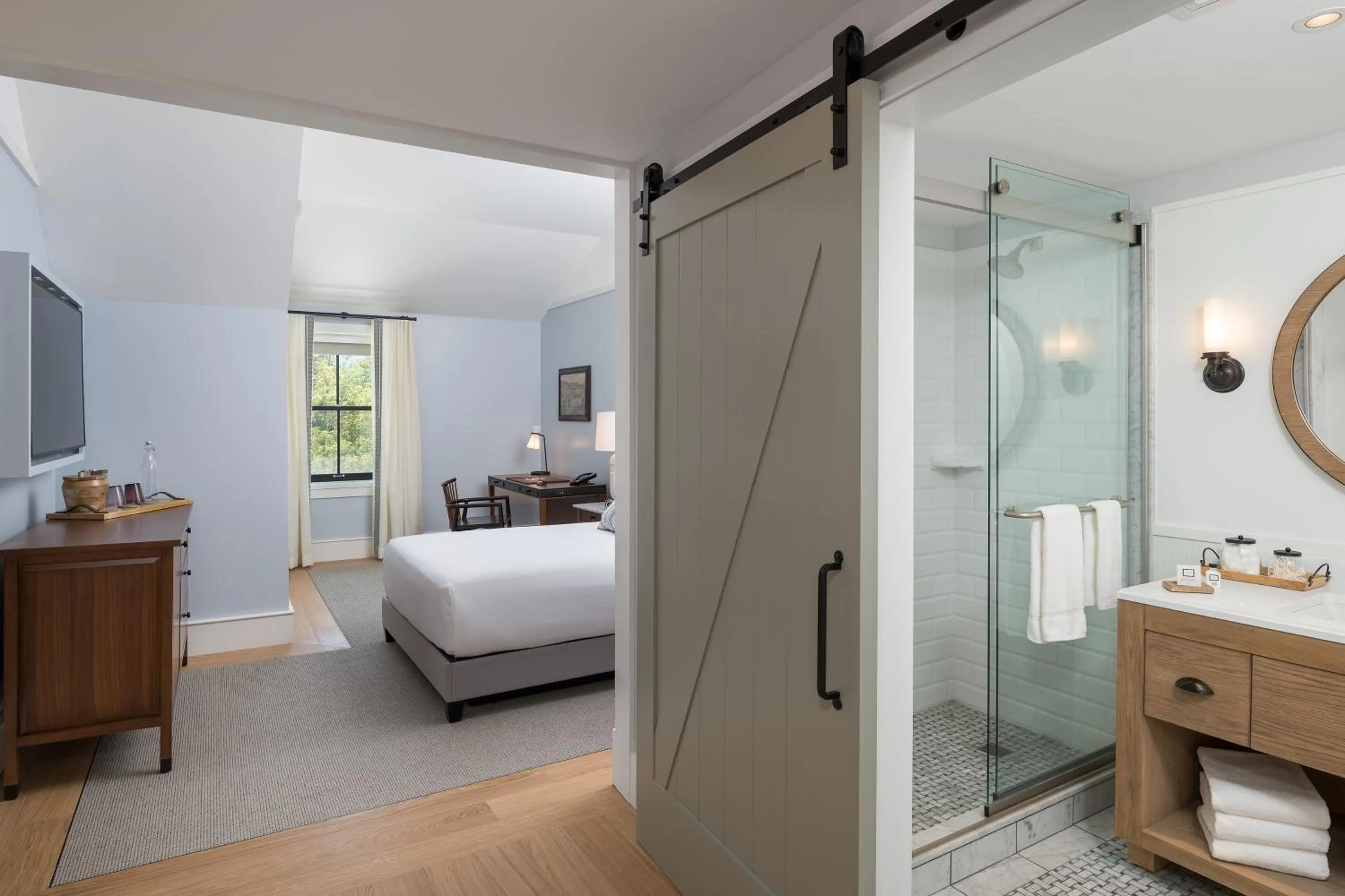 Bathroom, Bed in The Williams Inn