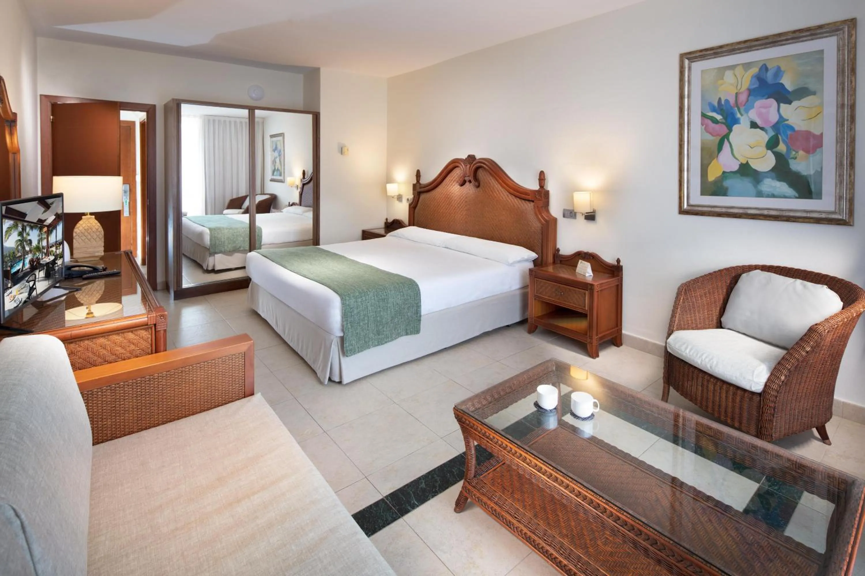 Seating area, Bed in La Palma Princess