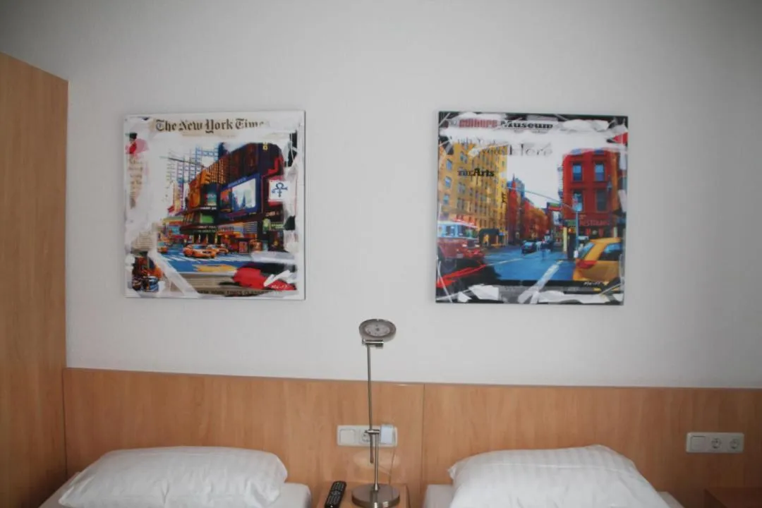 Bed in Hotel Römerhof Hanau by Trip Inn