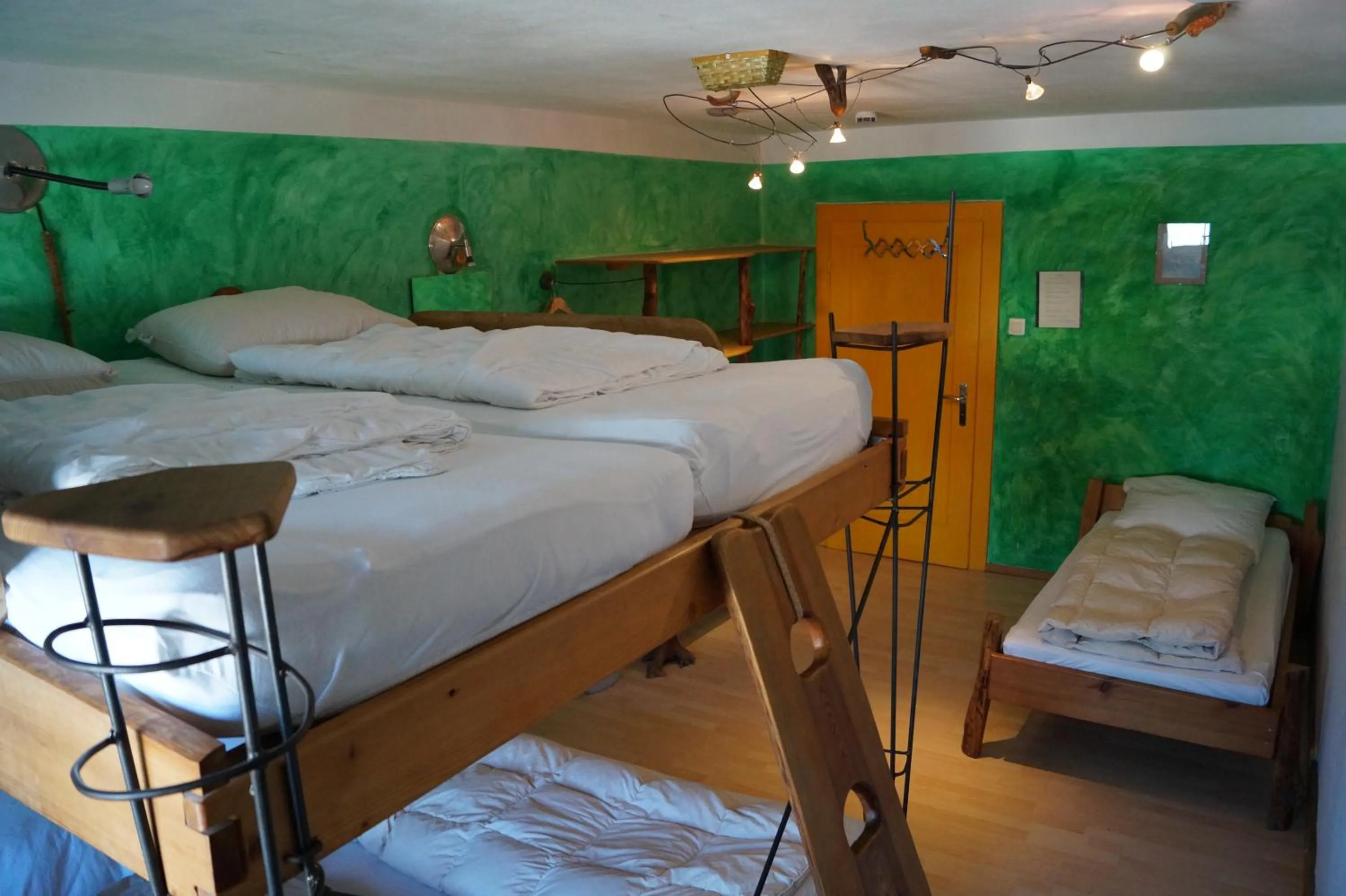 Bed in Schiff Bihlerdorf - Hostel