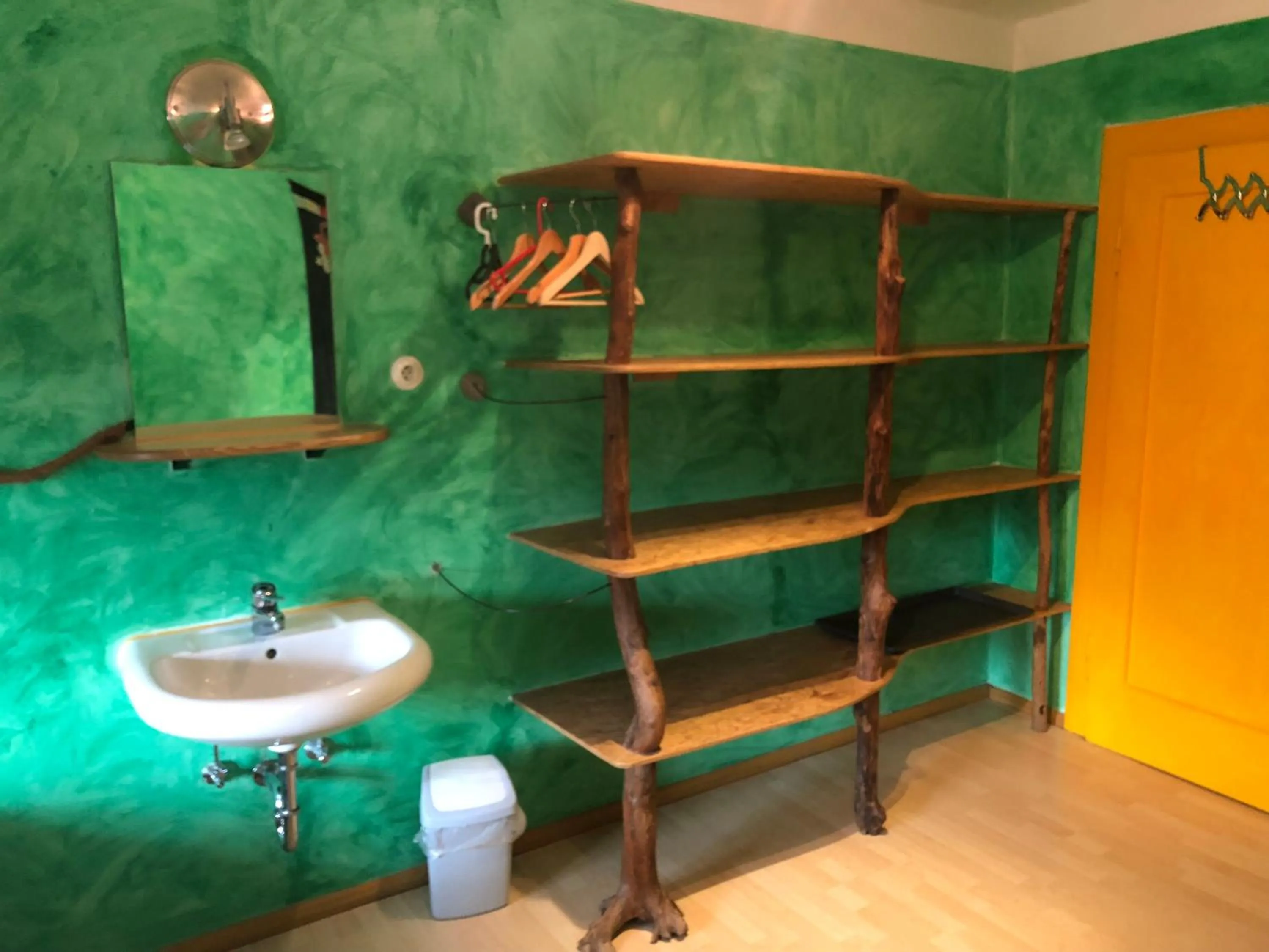 Area and facilities in Schiff Bihlerdorf - Hostel