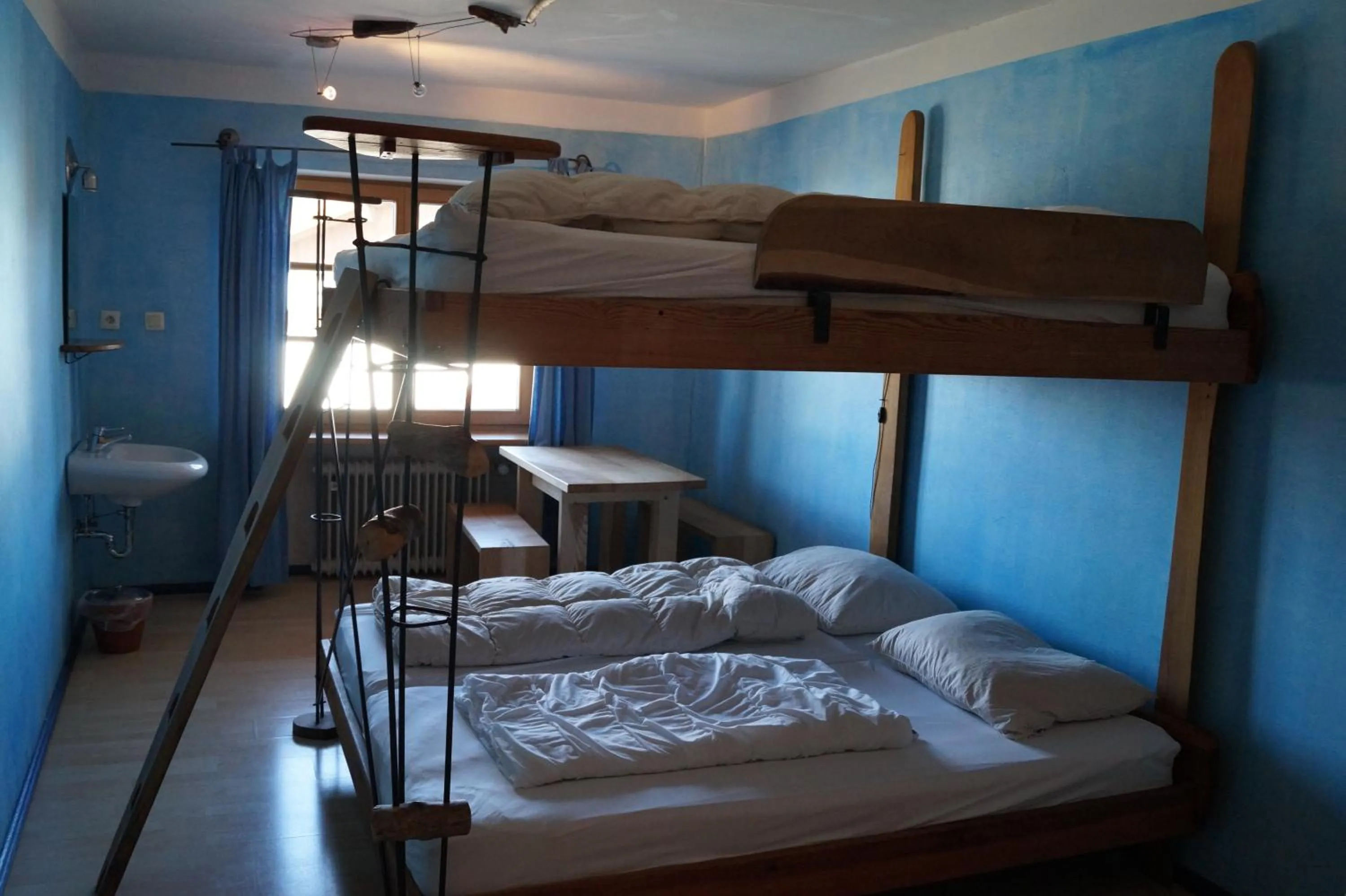 bunk bed, Bed in Schiff Bihlerdorf - Hostel