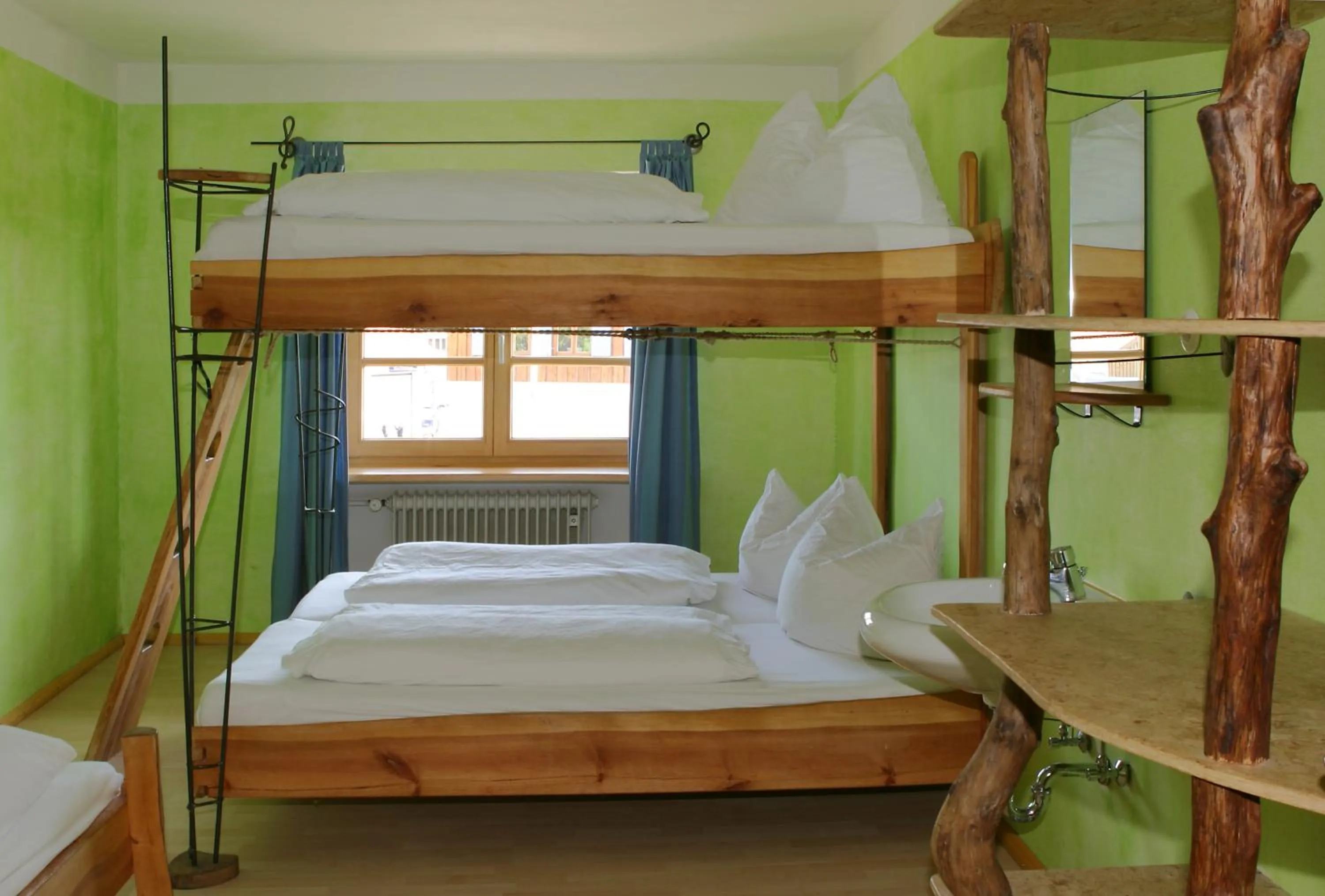Photo of the whole room, Bed in Schiff Bihlerdorf - Hostel
