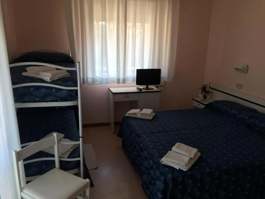 Bed in Hotel Ville De Paris