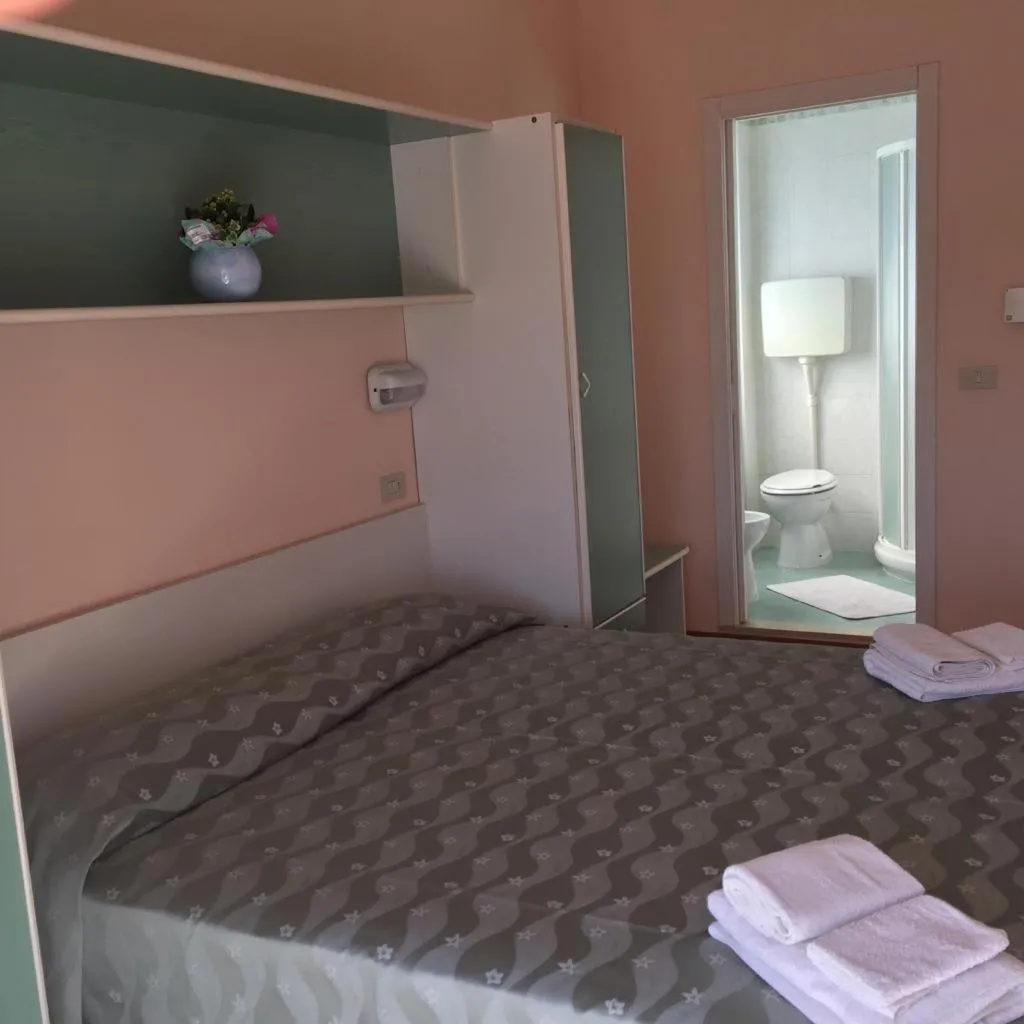 Bed in Hotel Ville De Paris