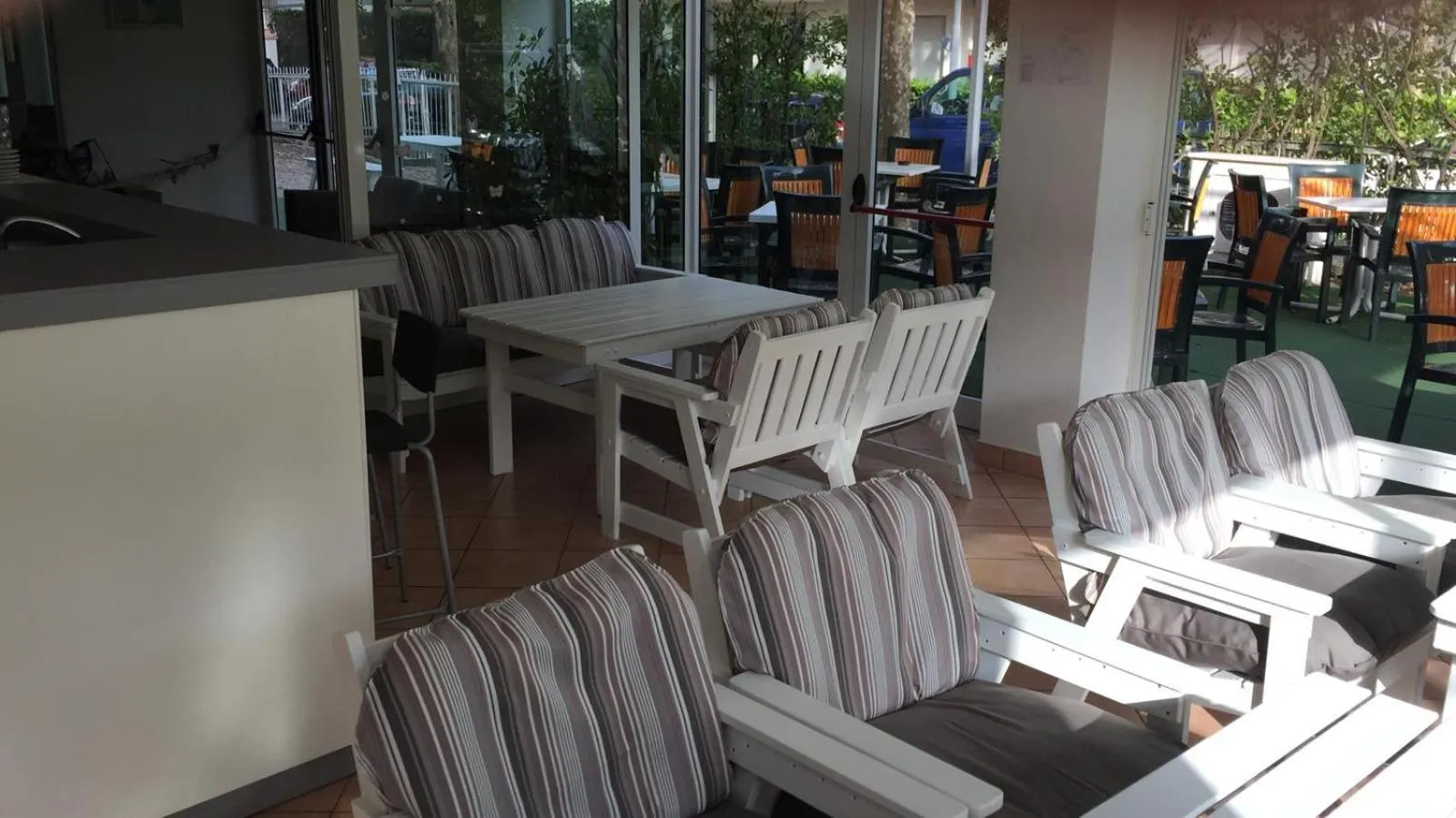 Restaurant/places to eat in Hotel Ville De Paris