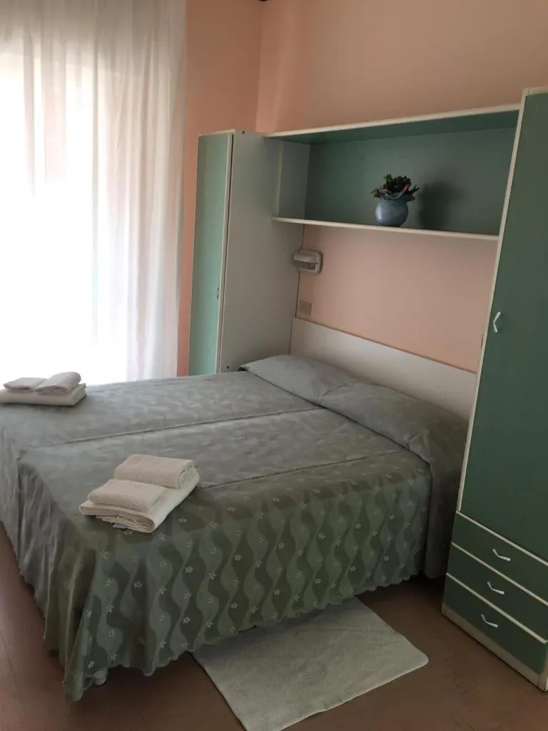 Bed in Hotel Ville De Paris