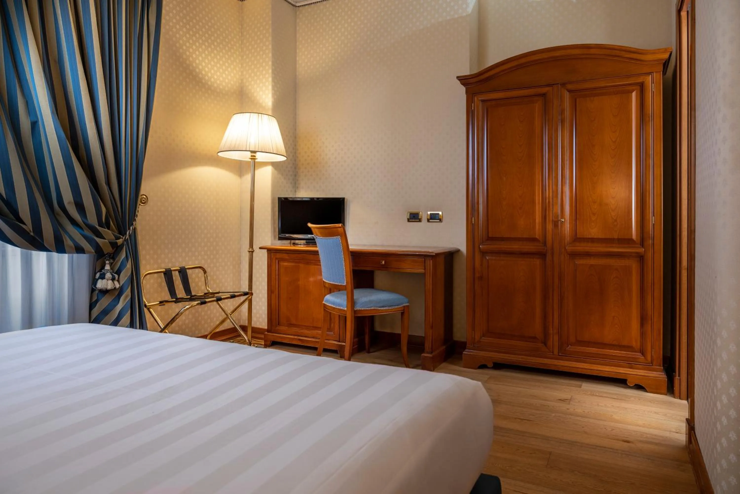 Bed in Hotel Oceania