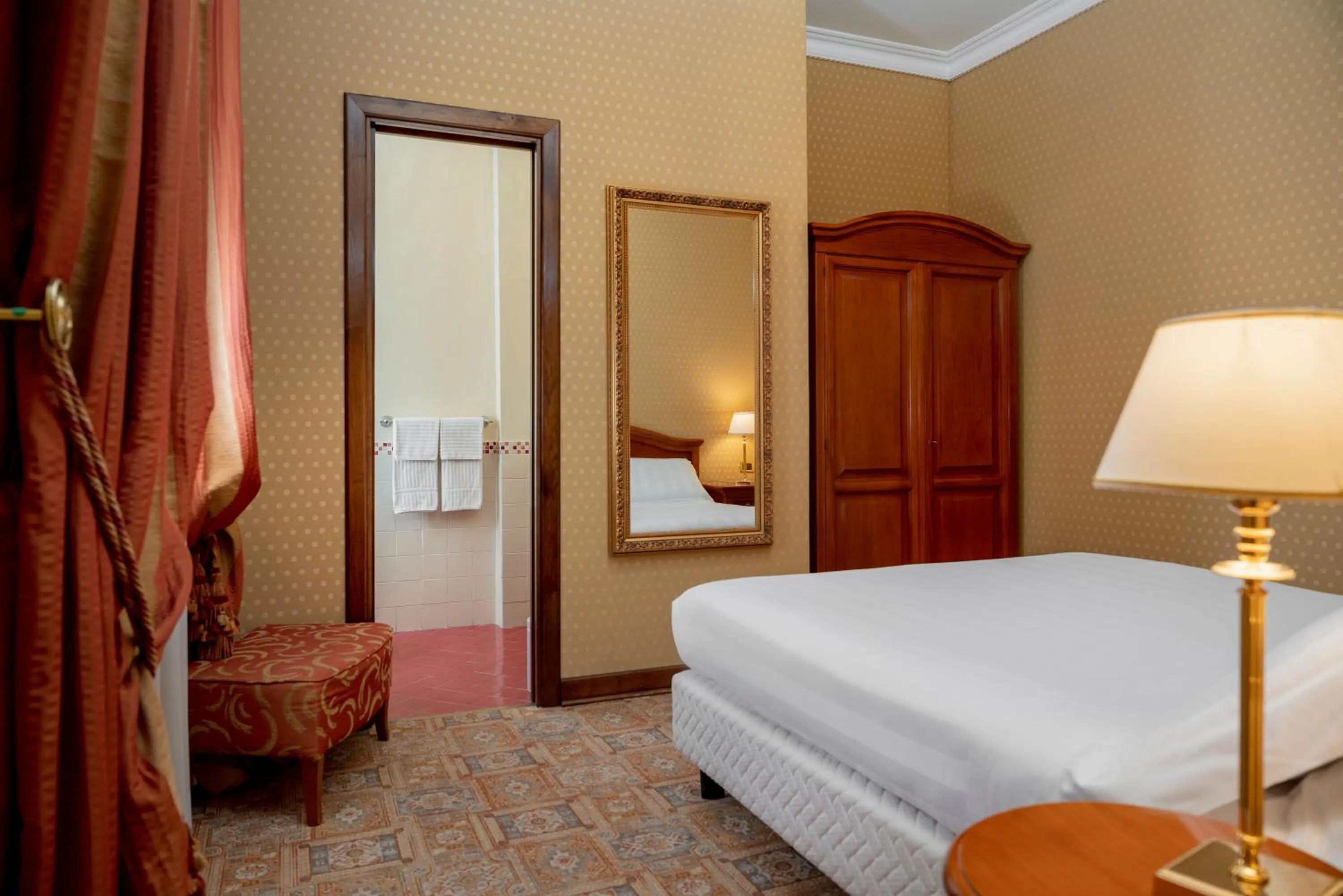 Photo of the whole room, Bed in Hotel Oceania