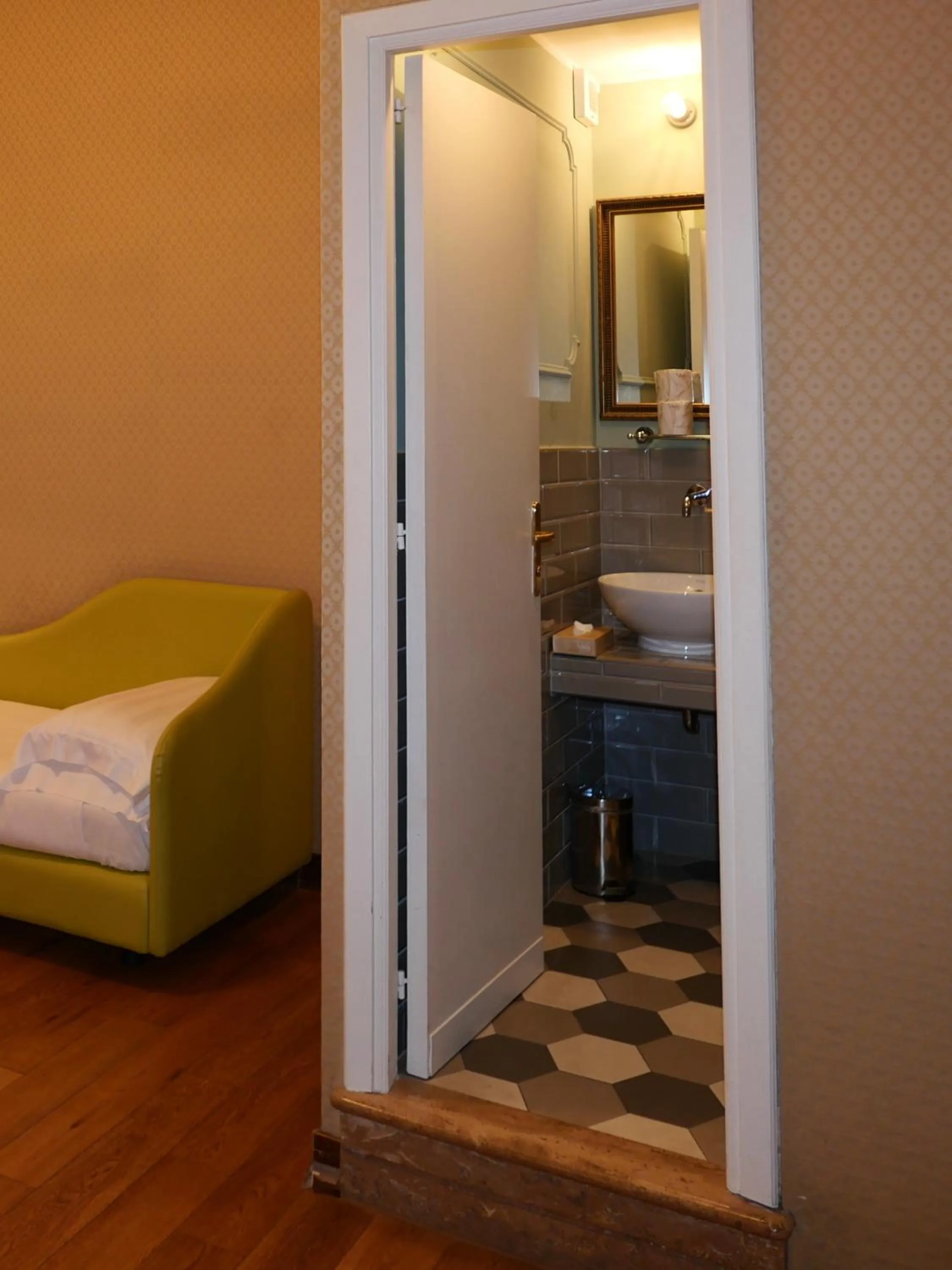 Bed in Hotel Oceania